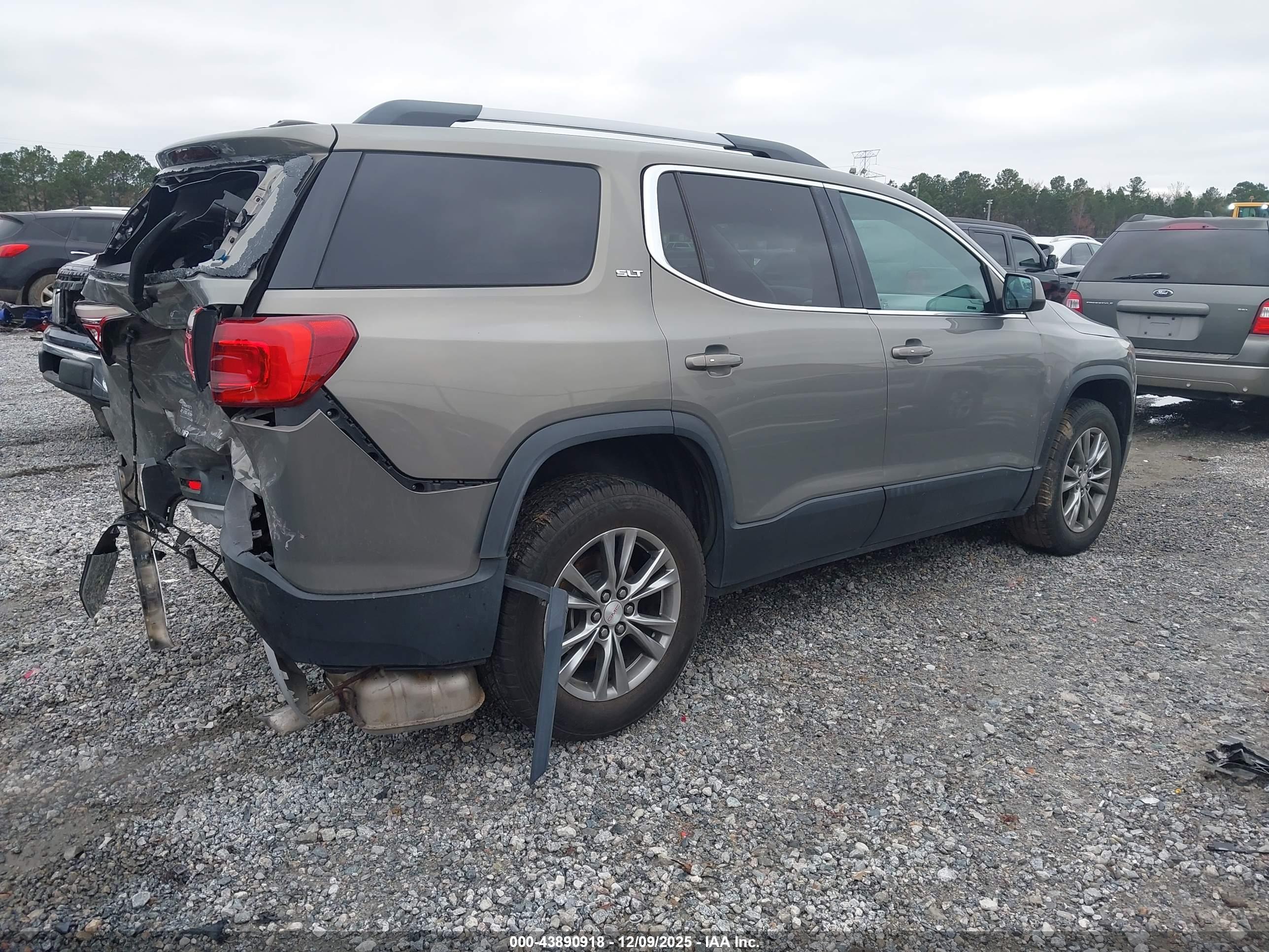 GMC ACADIA image 4