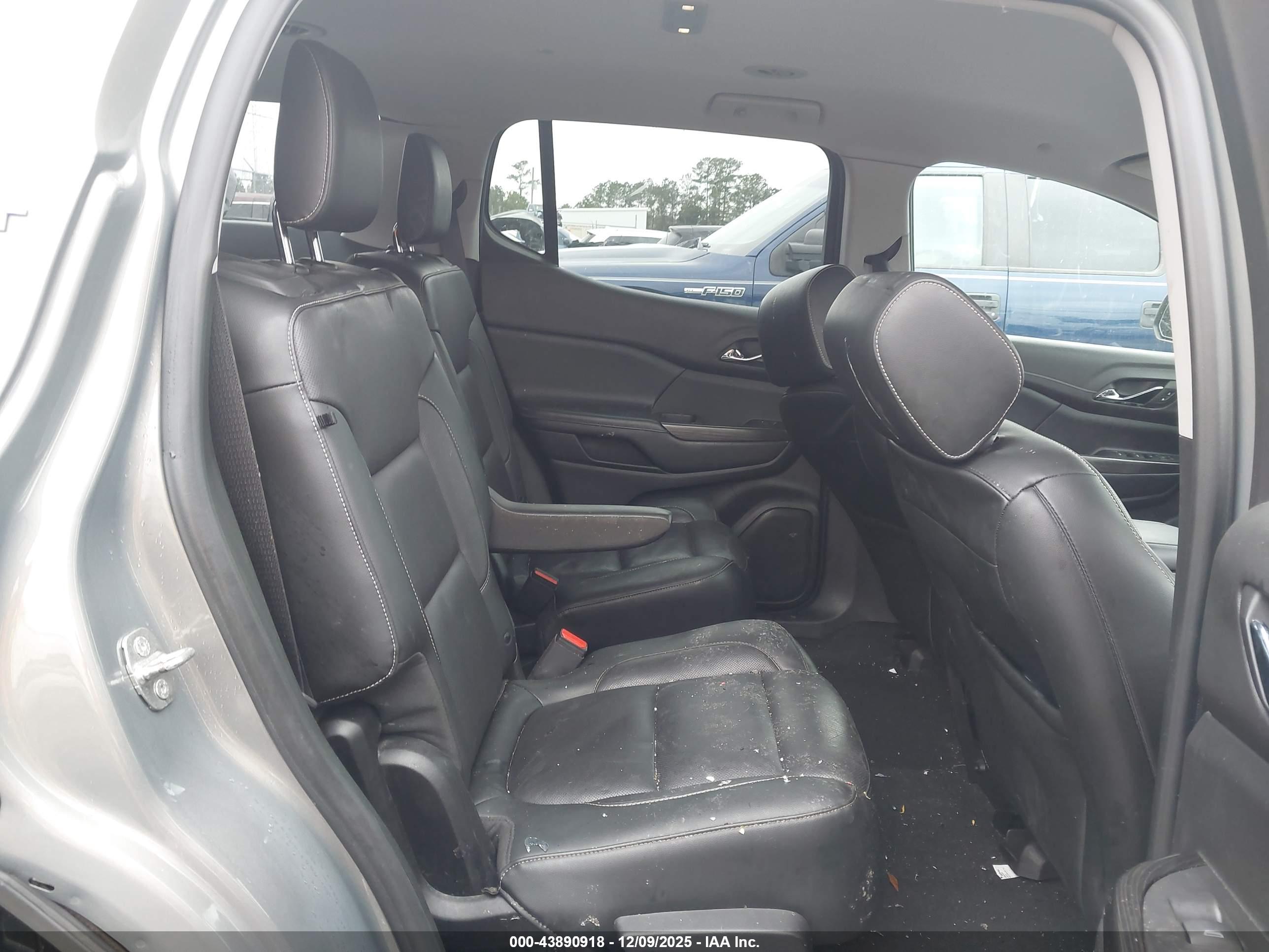 GMC ACADIA image 8