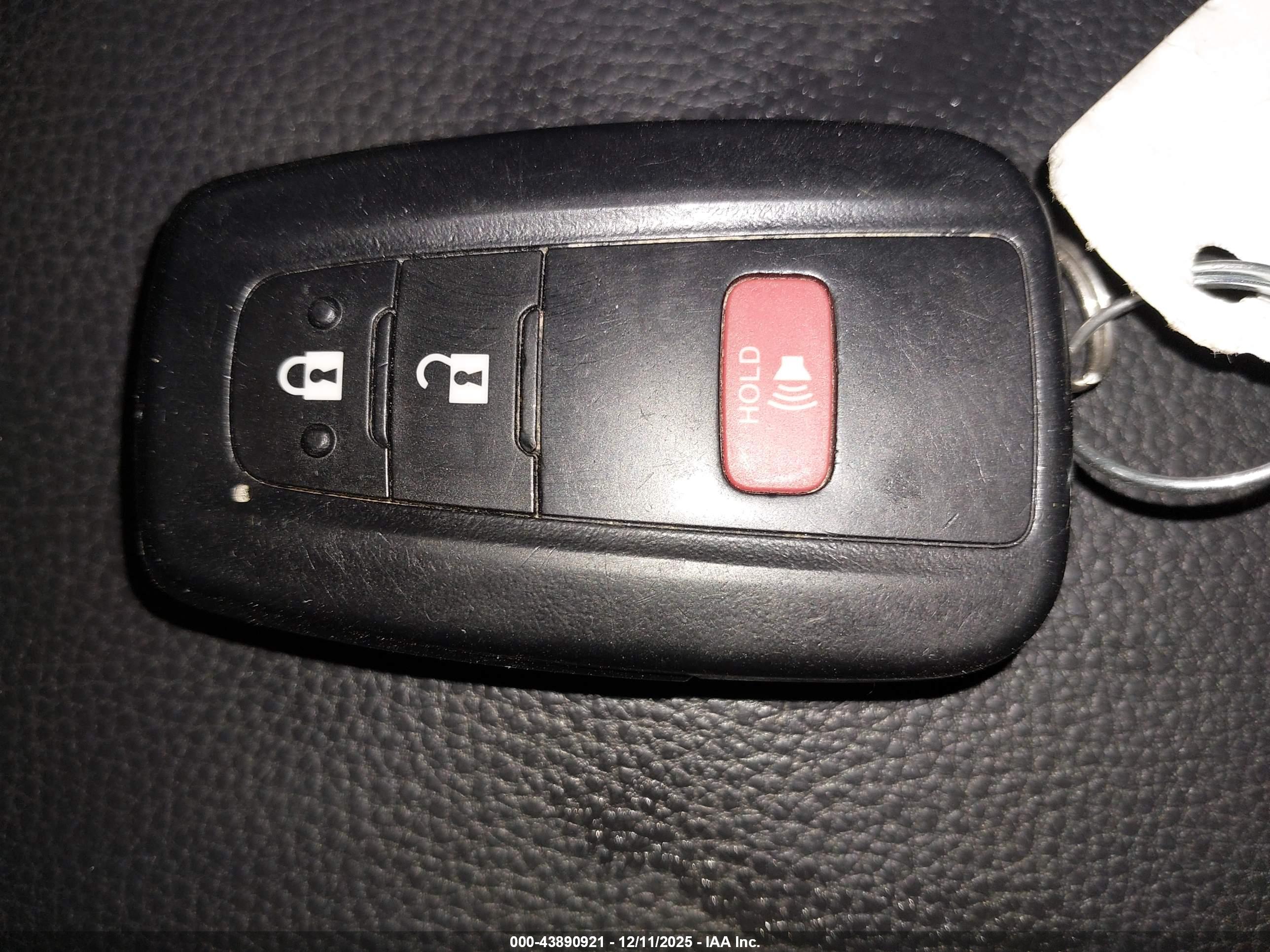 TOYOTA RAV4 image 11
