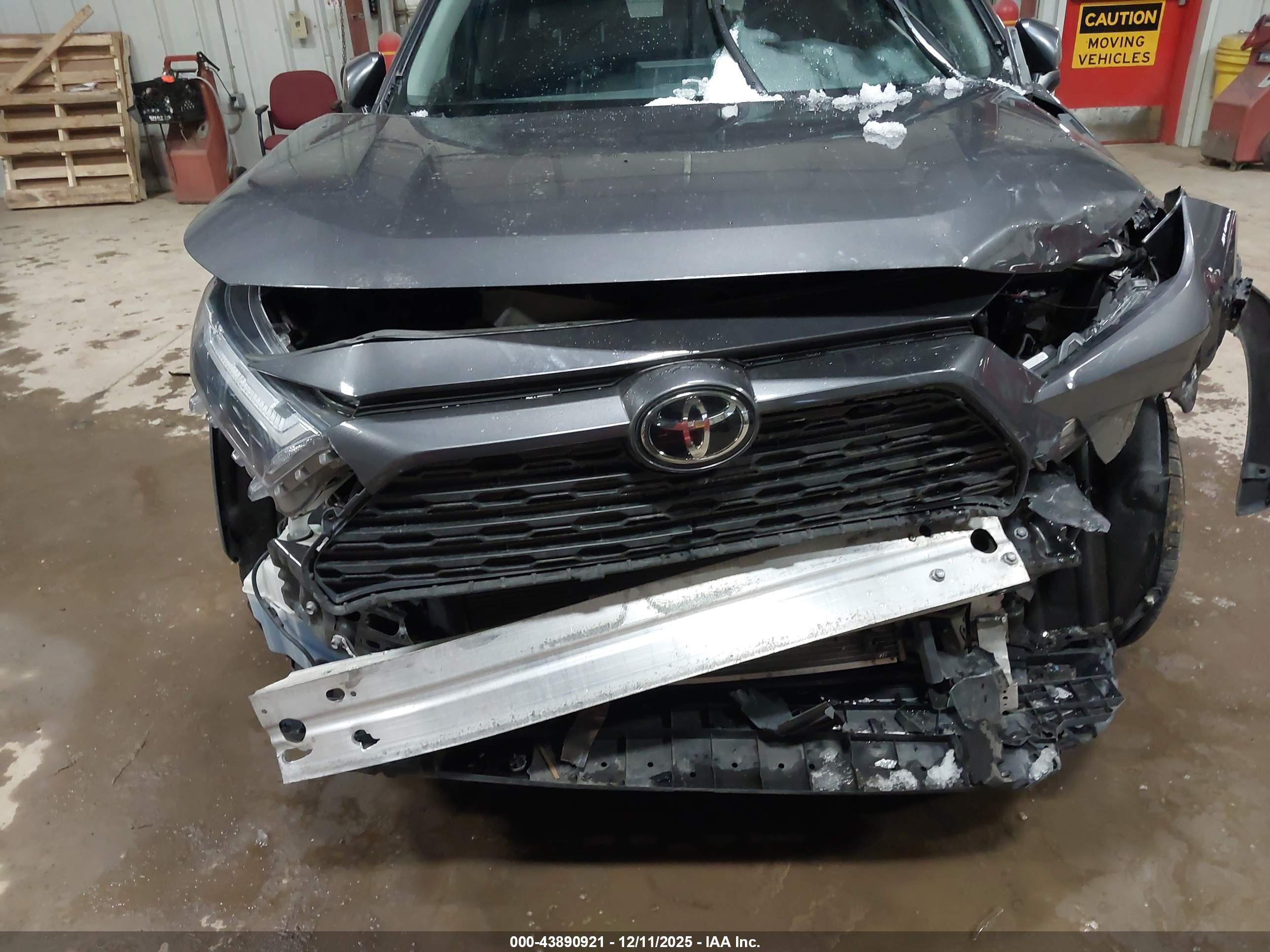 TOYOTA RAV4 image 6