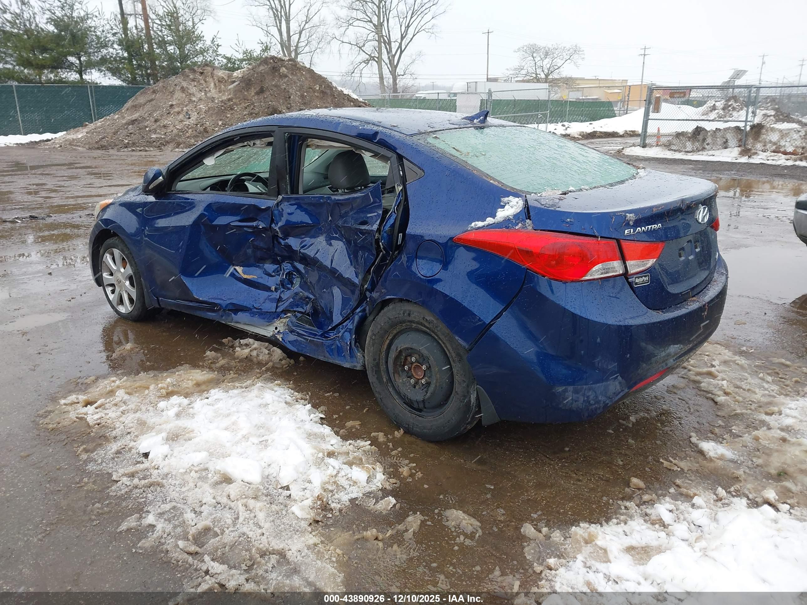 HYUNDAI ELANTRA image 3