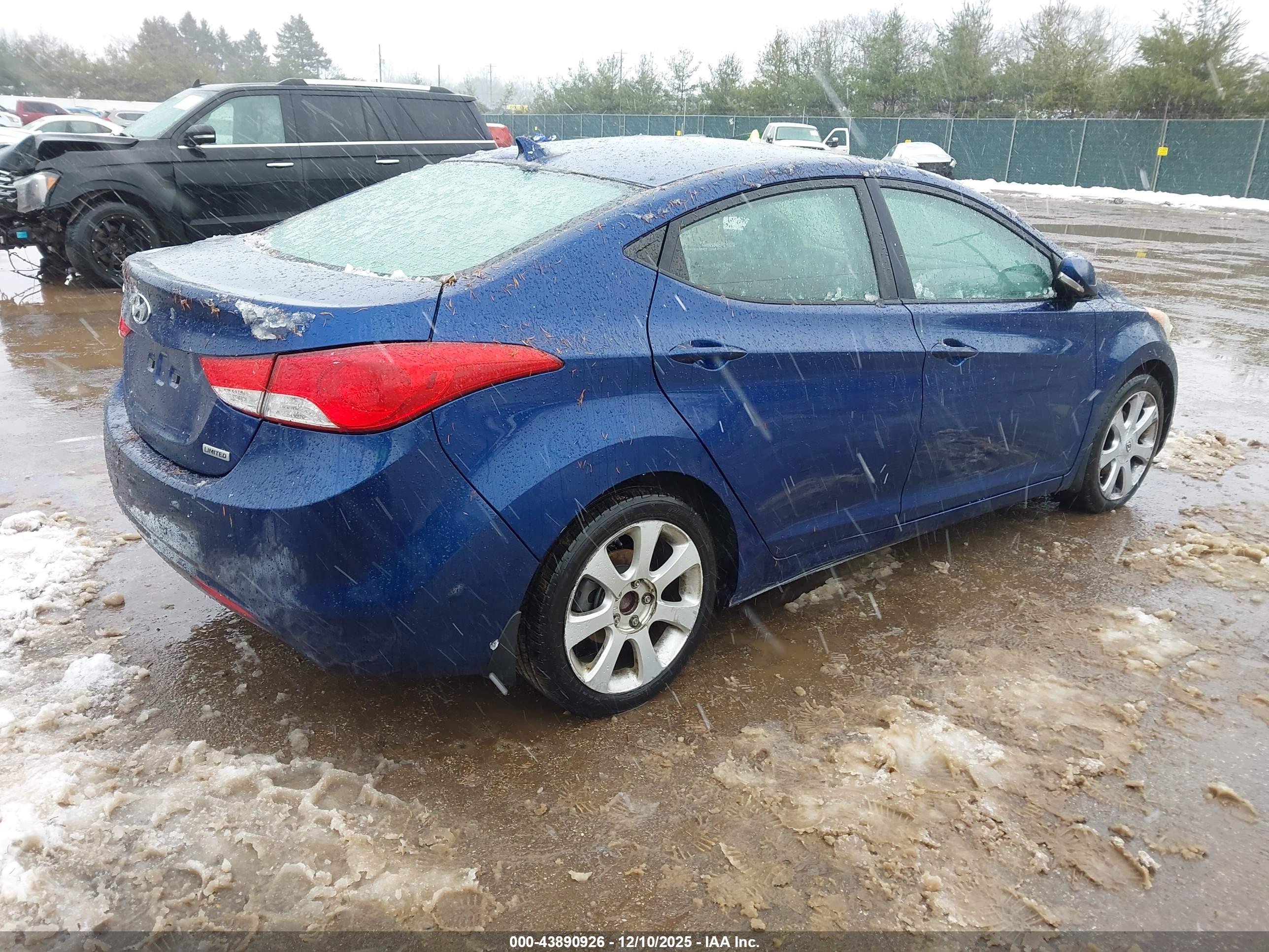 HYUNDAI ELANTRA image 4