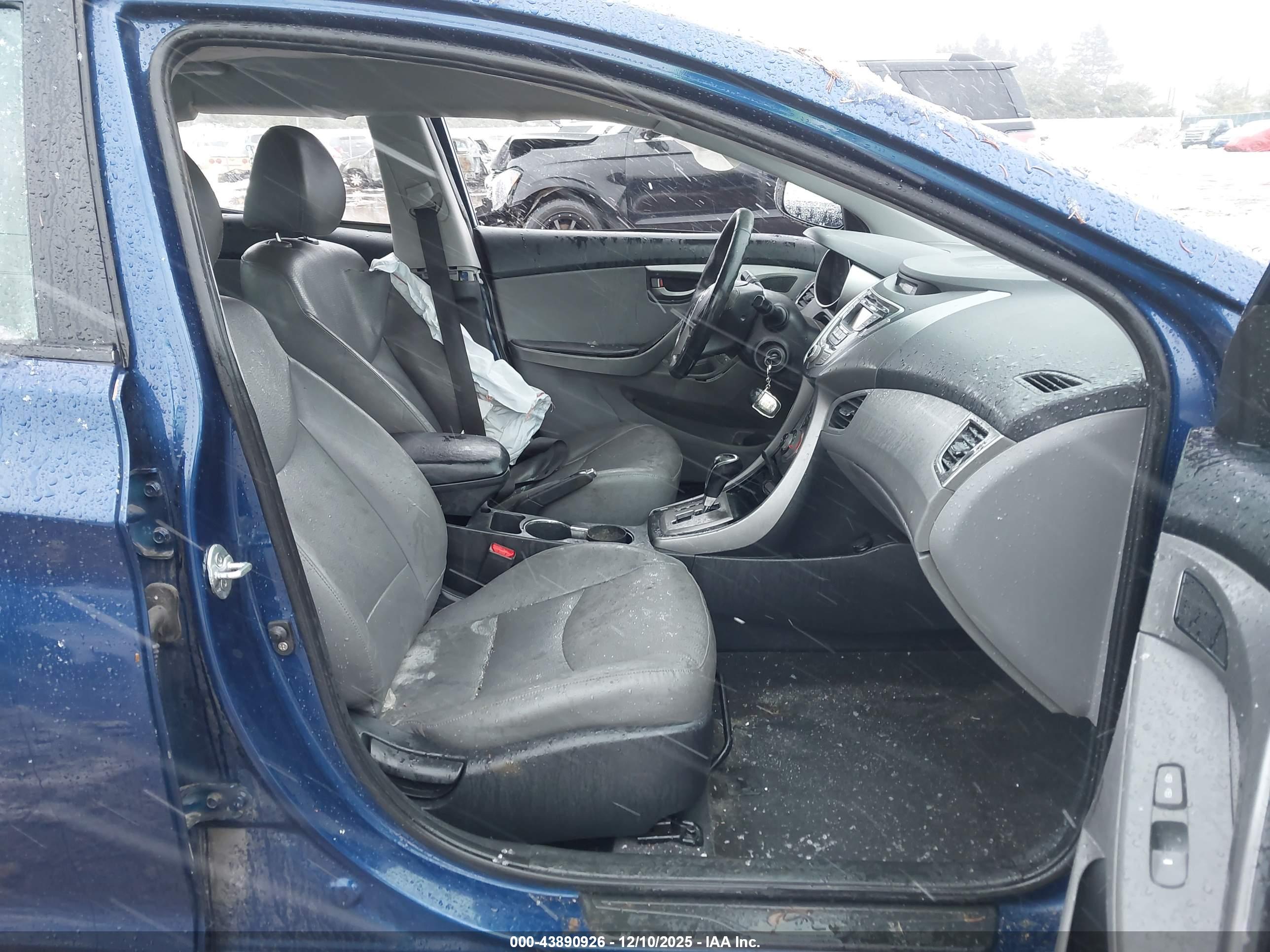 HYUNDAI ELANTRA image 5