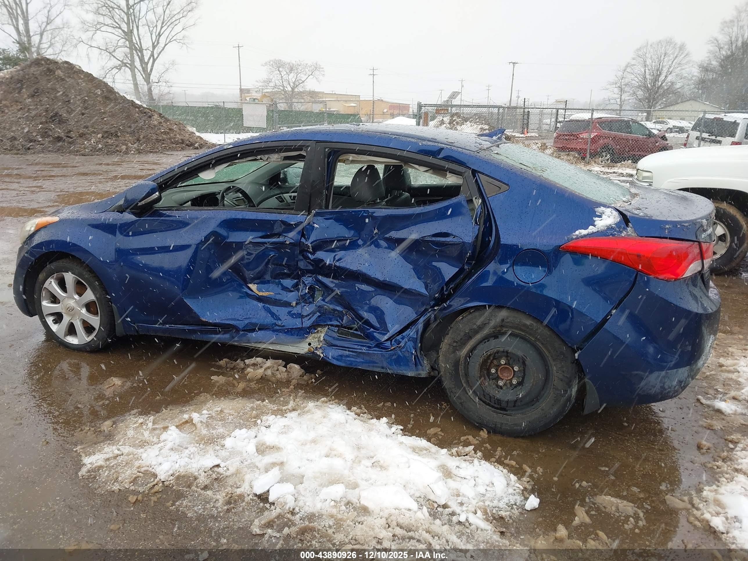 HYUNDAI ELANTRA image 6