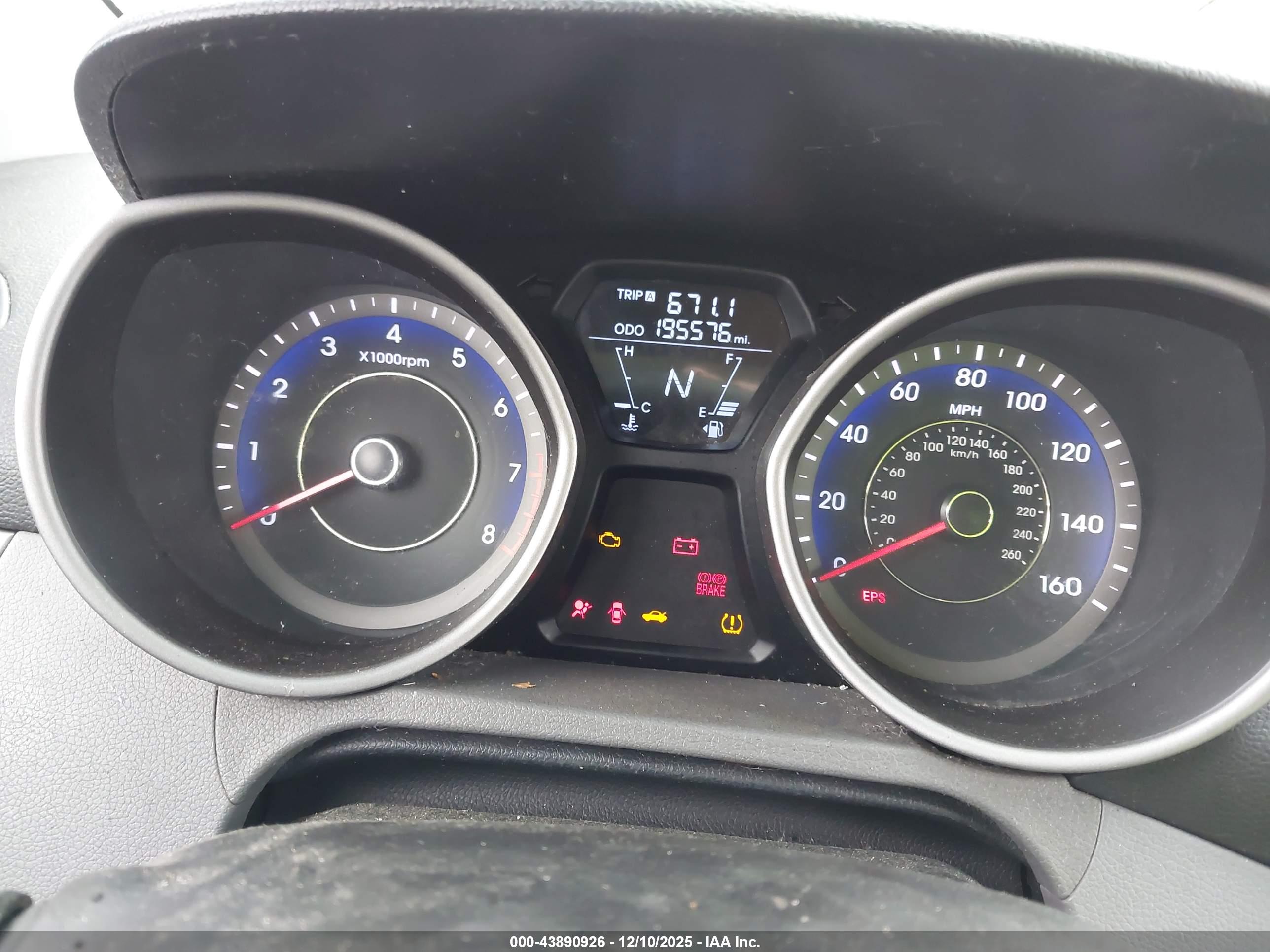 HYUNDAI ELANTRA image 7