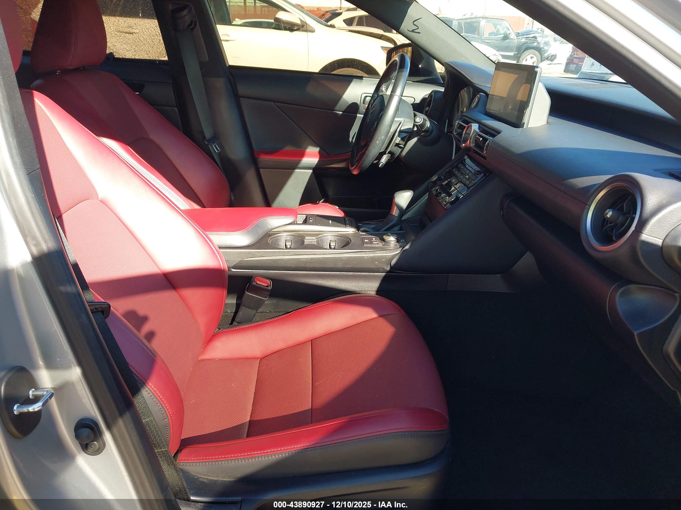 LEXUS IS image 5