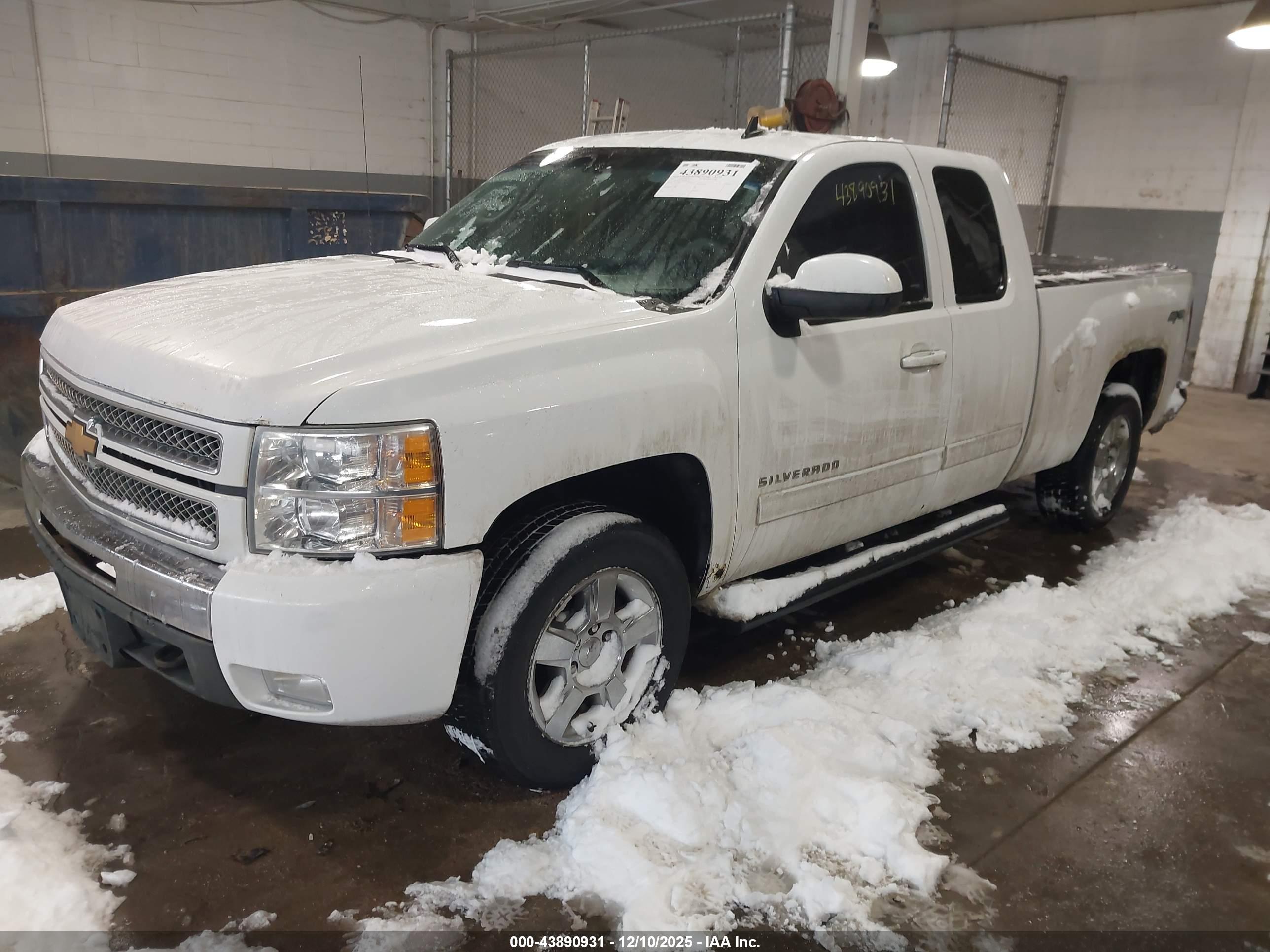 CHEVROLET SILVERADO image 2