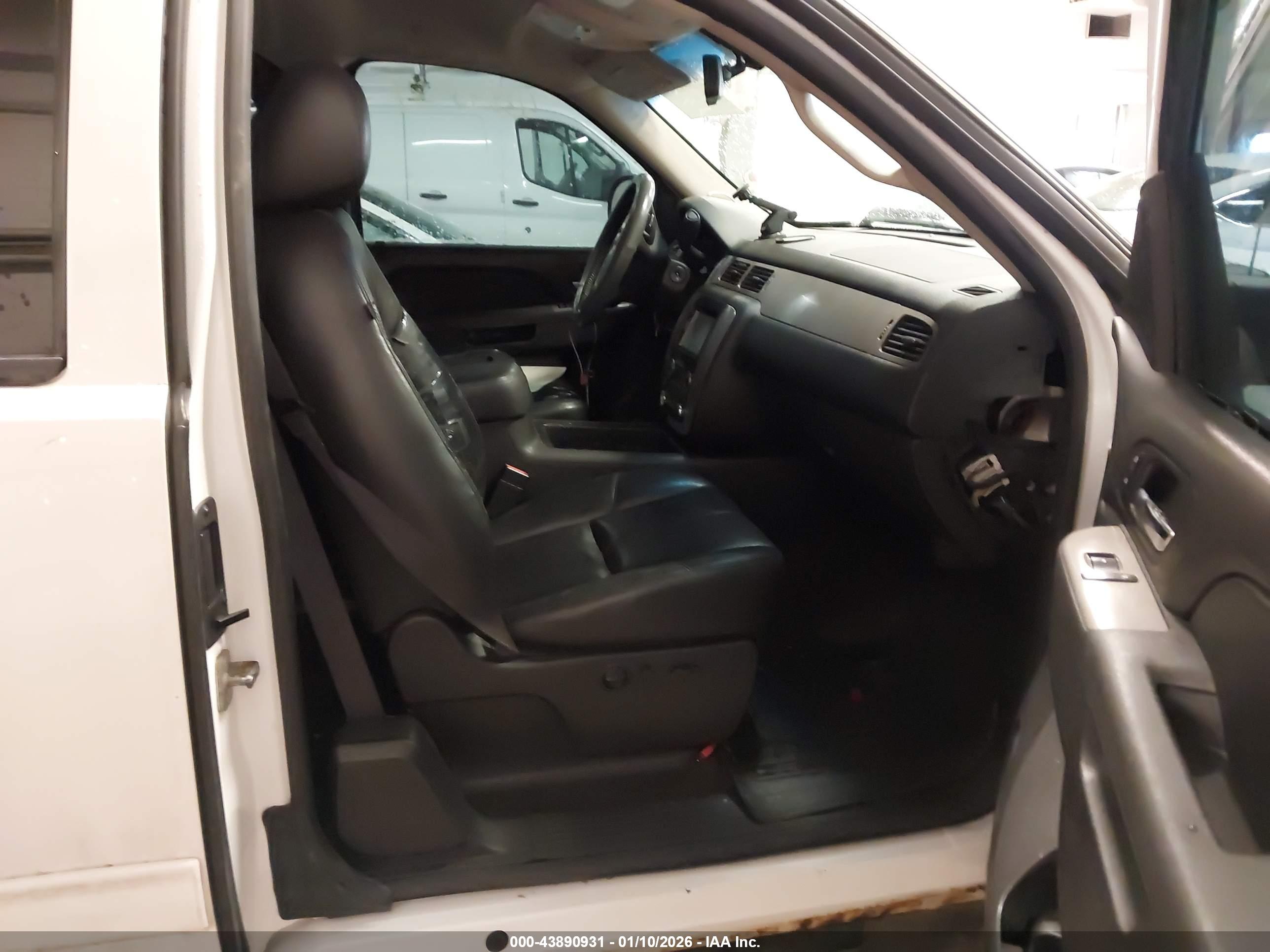 CHEVROLET SILVERADO image 5