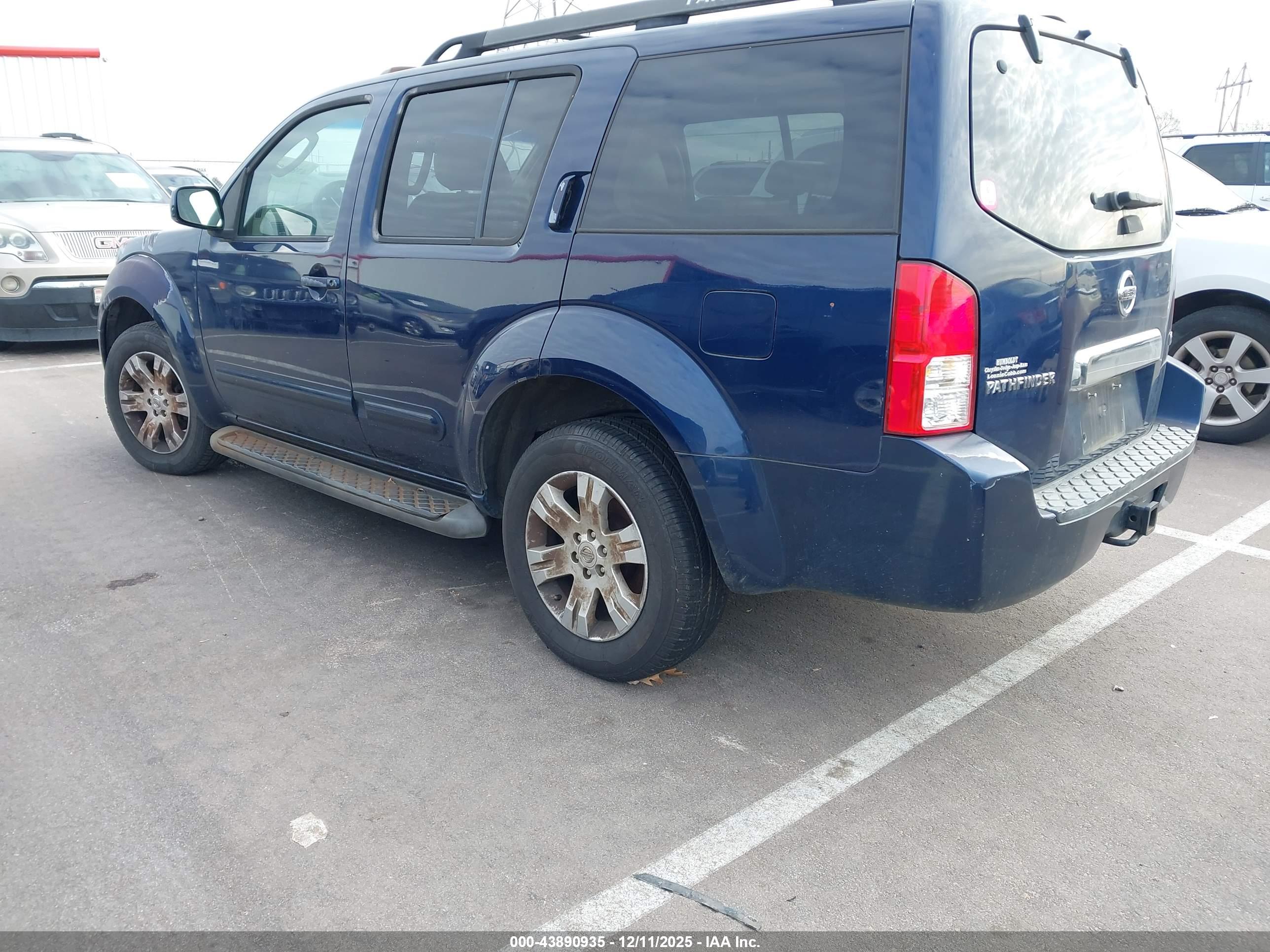 NISSAN PATHFINDER image 3