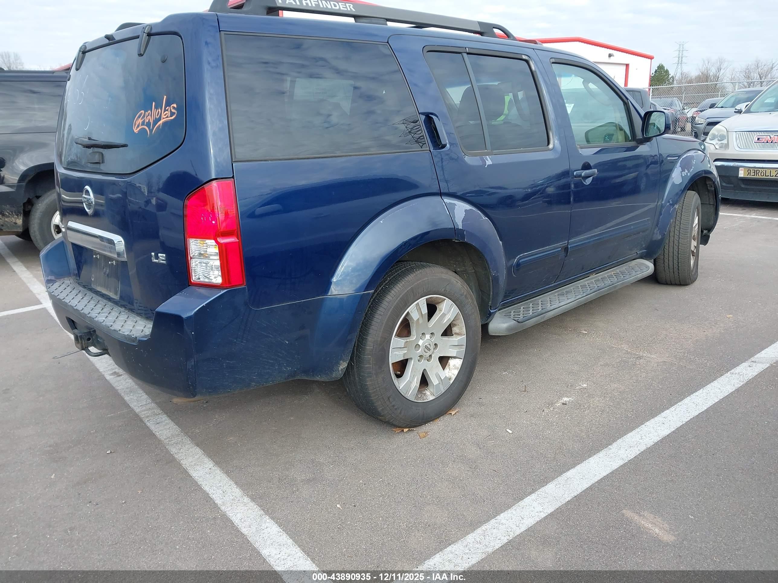 NISSAN PATHFINDER image 4