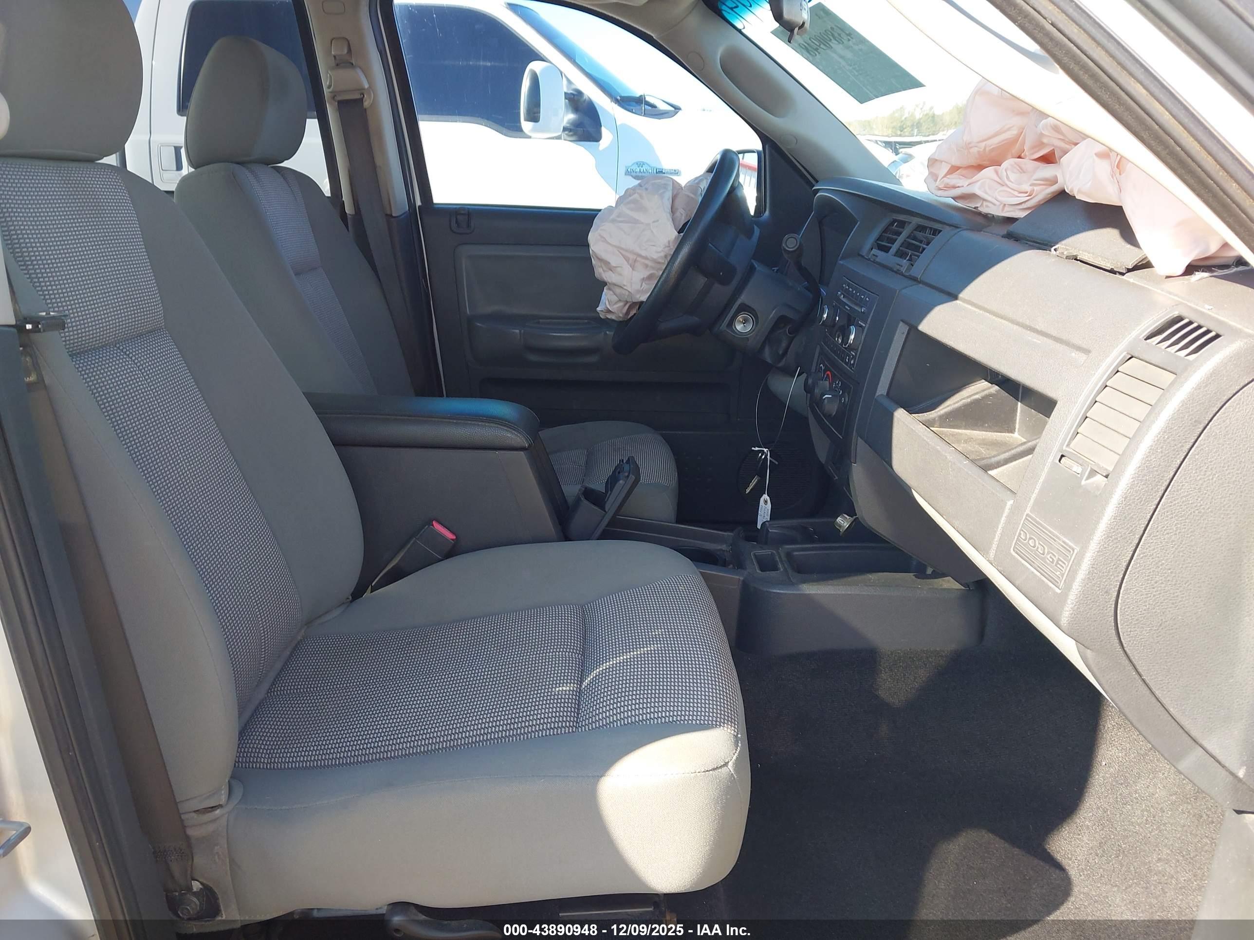 DODGE DAKOTA image 5
