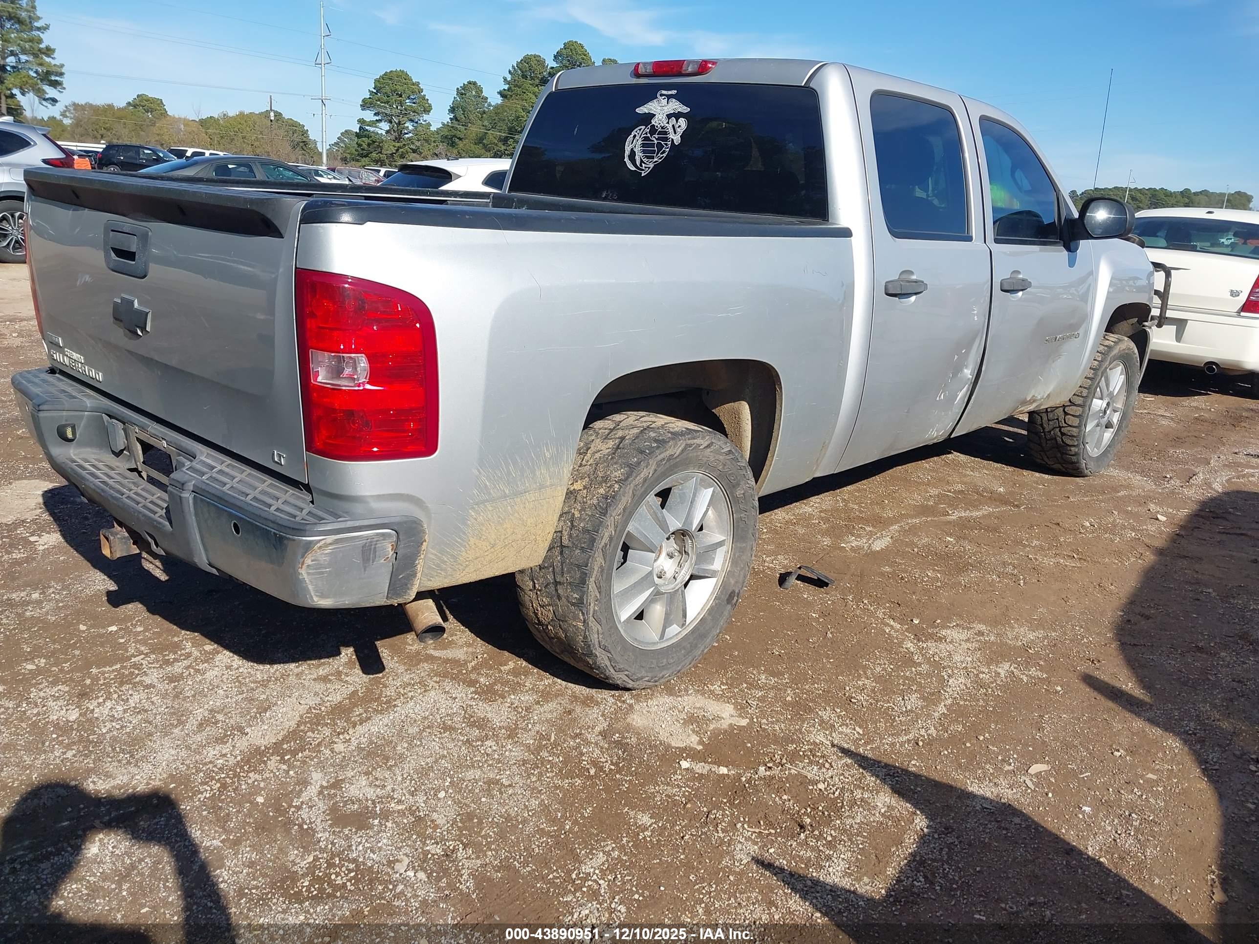 CHEVROLET SILVERADO image 4