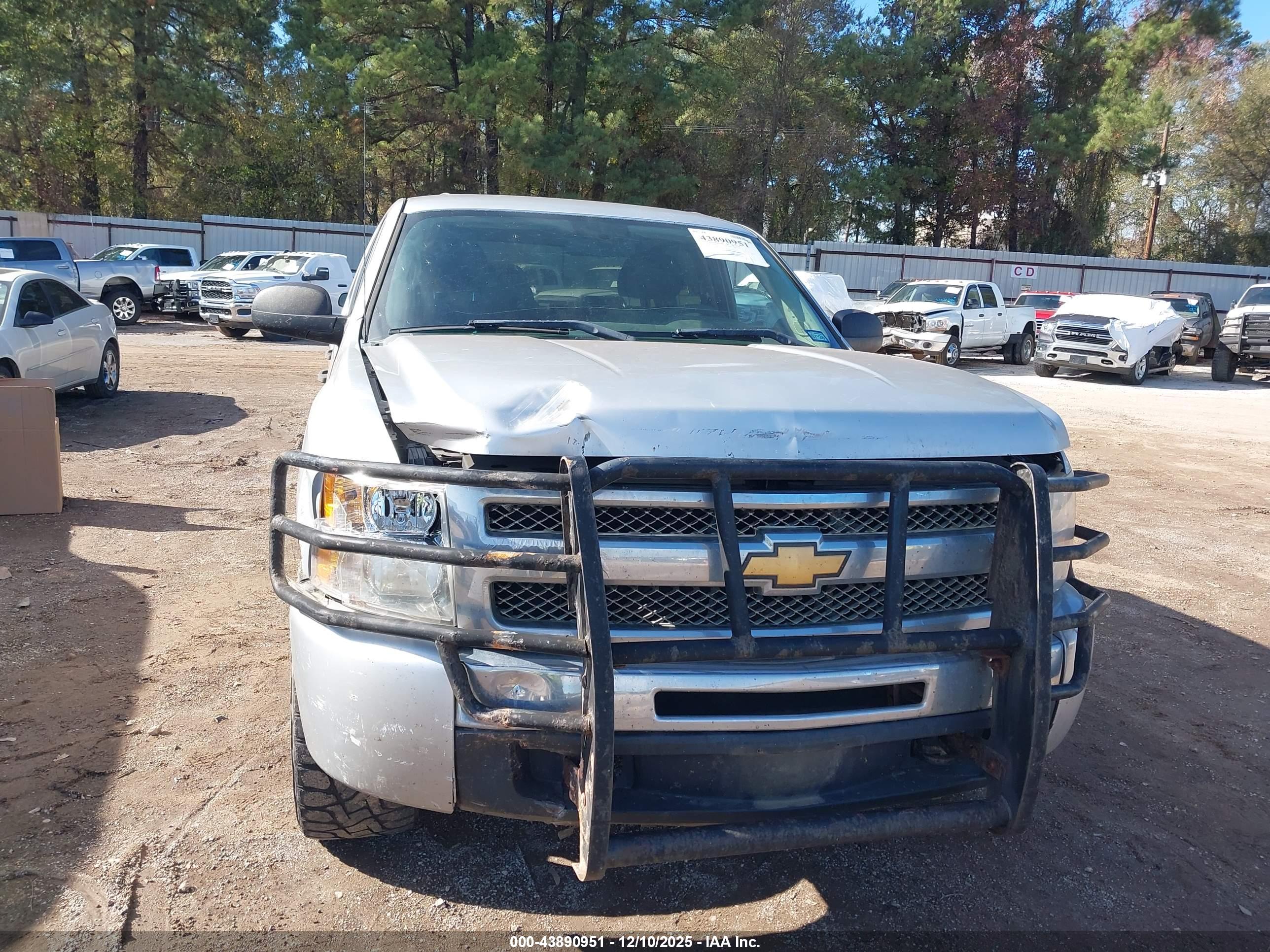 CHEVROLET SILVERADO image 6