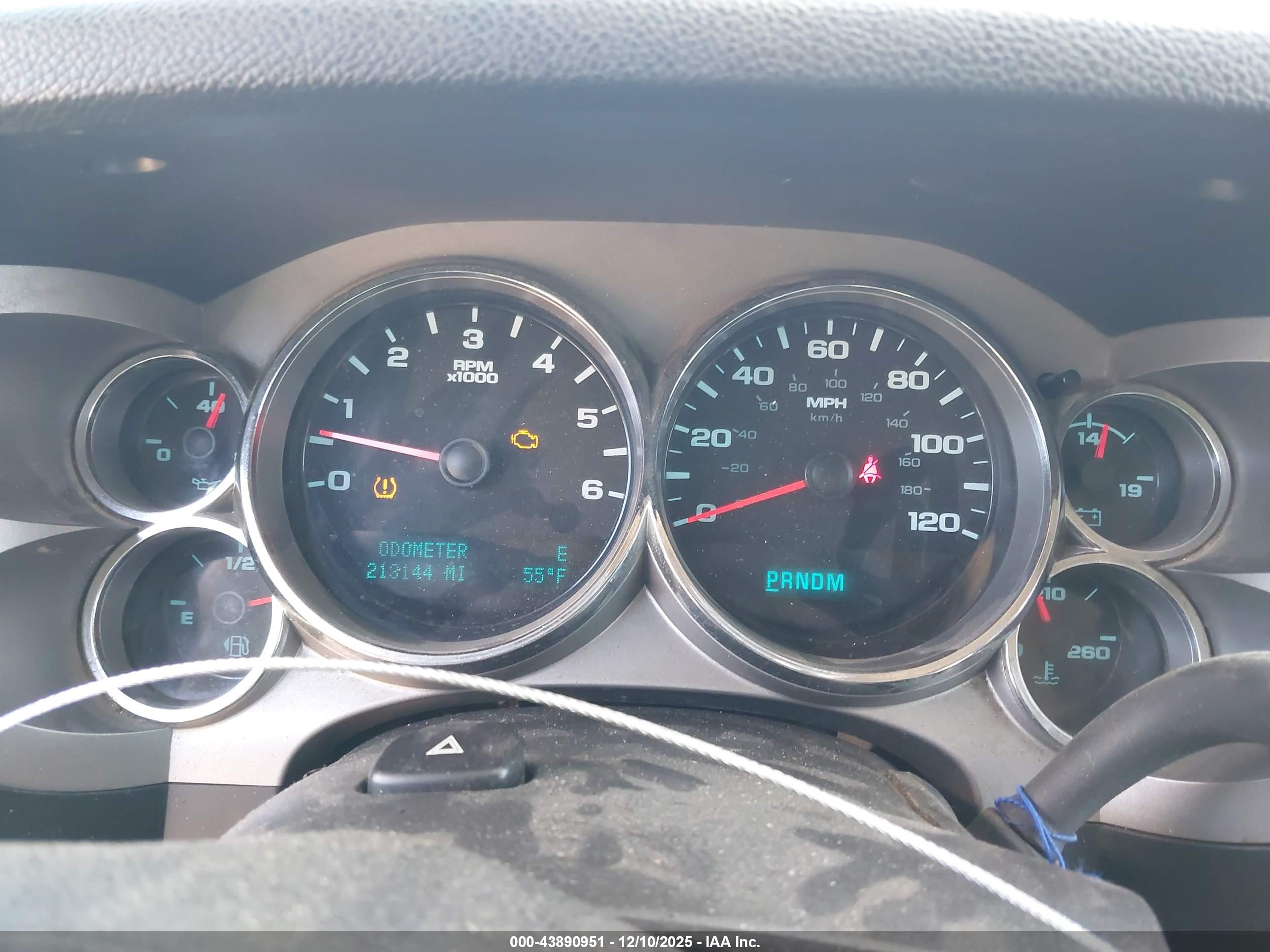 CHEVROLET SILVERADO image 7