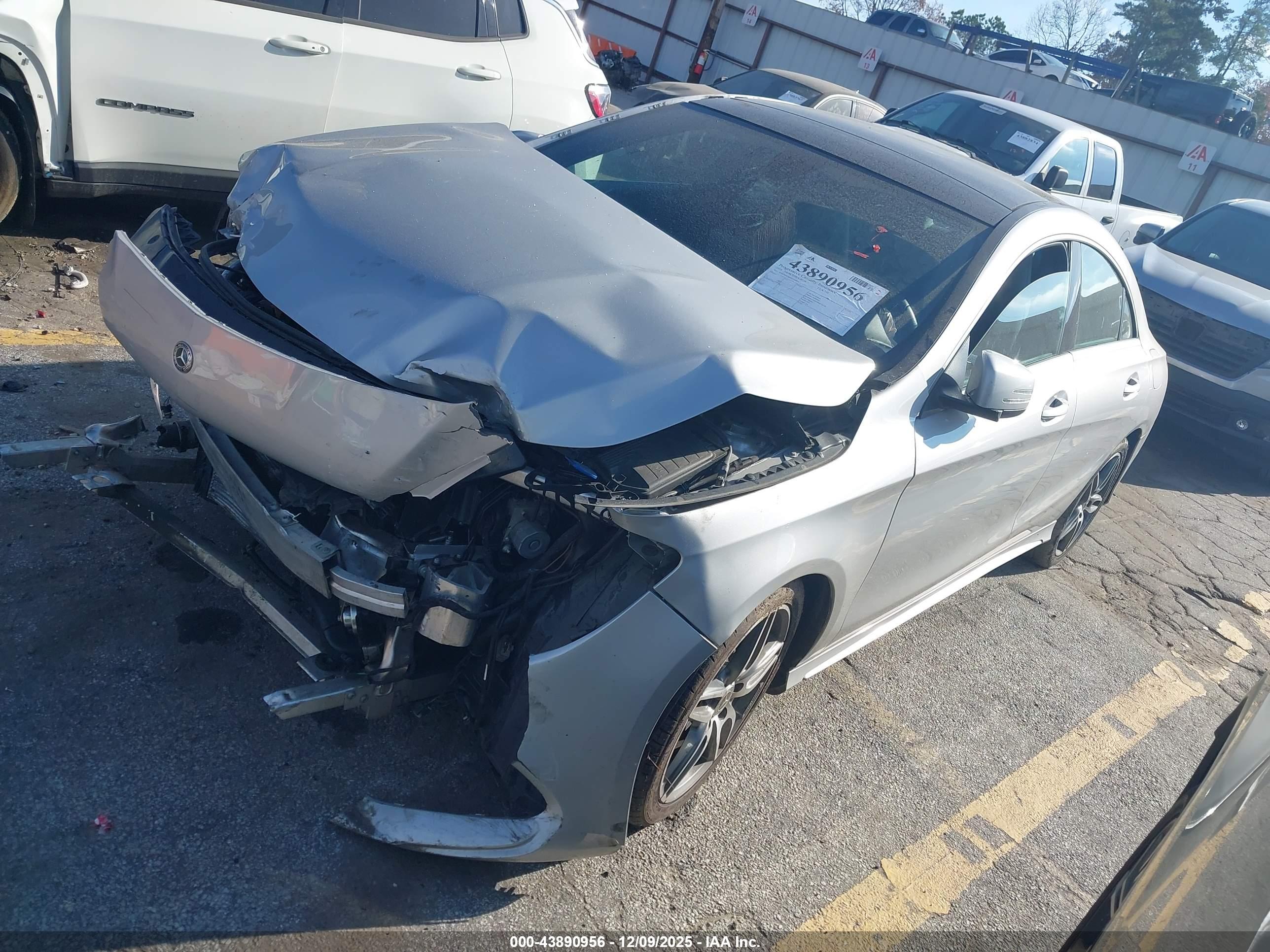 MERCEDES-BENZ CLA image 2