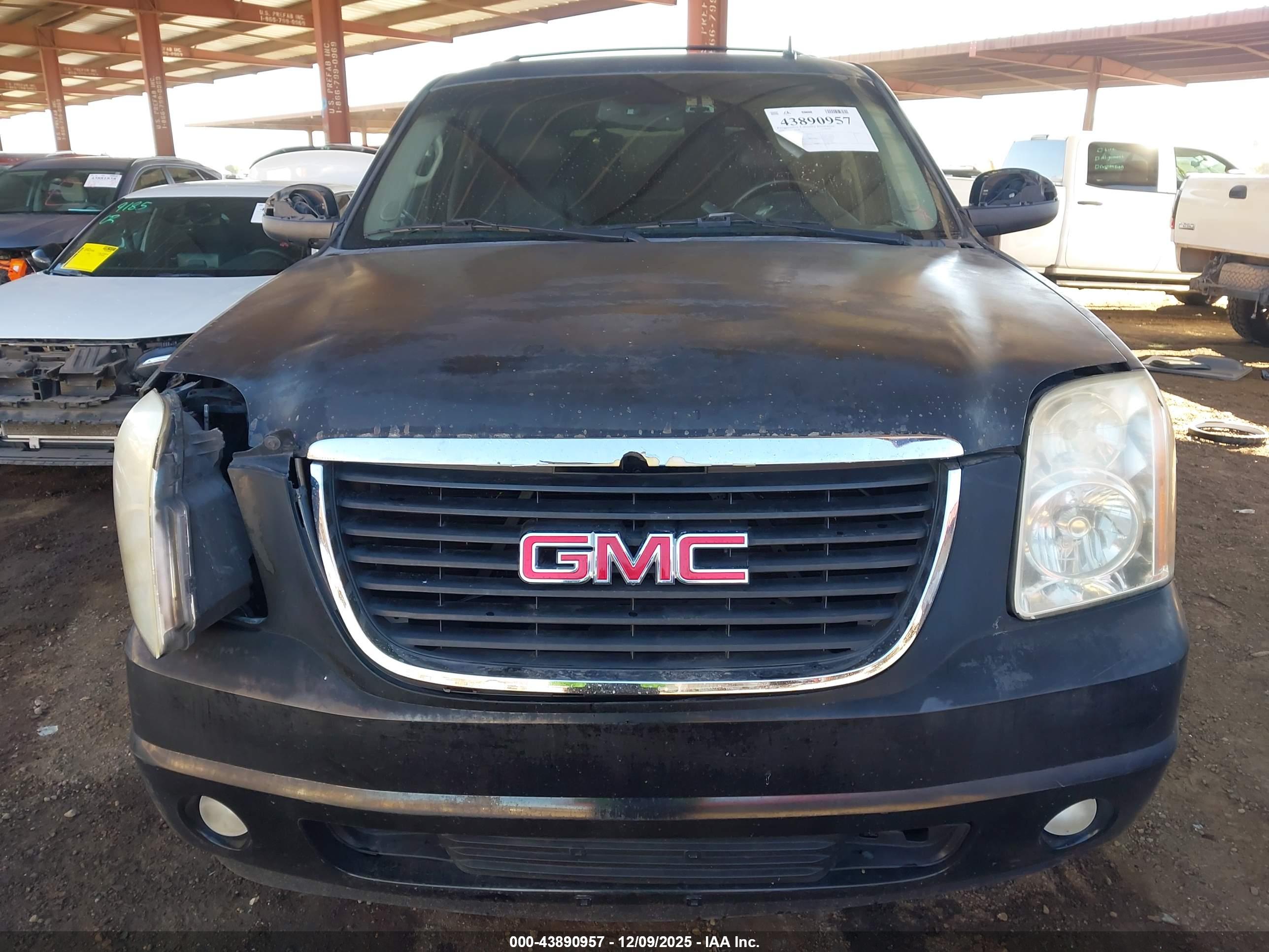 GMC YUKON image 6