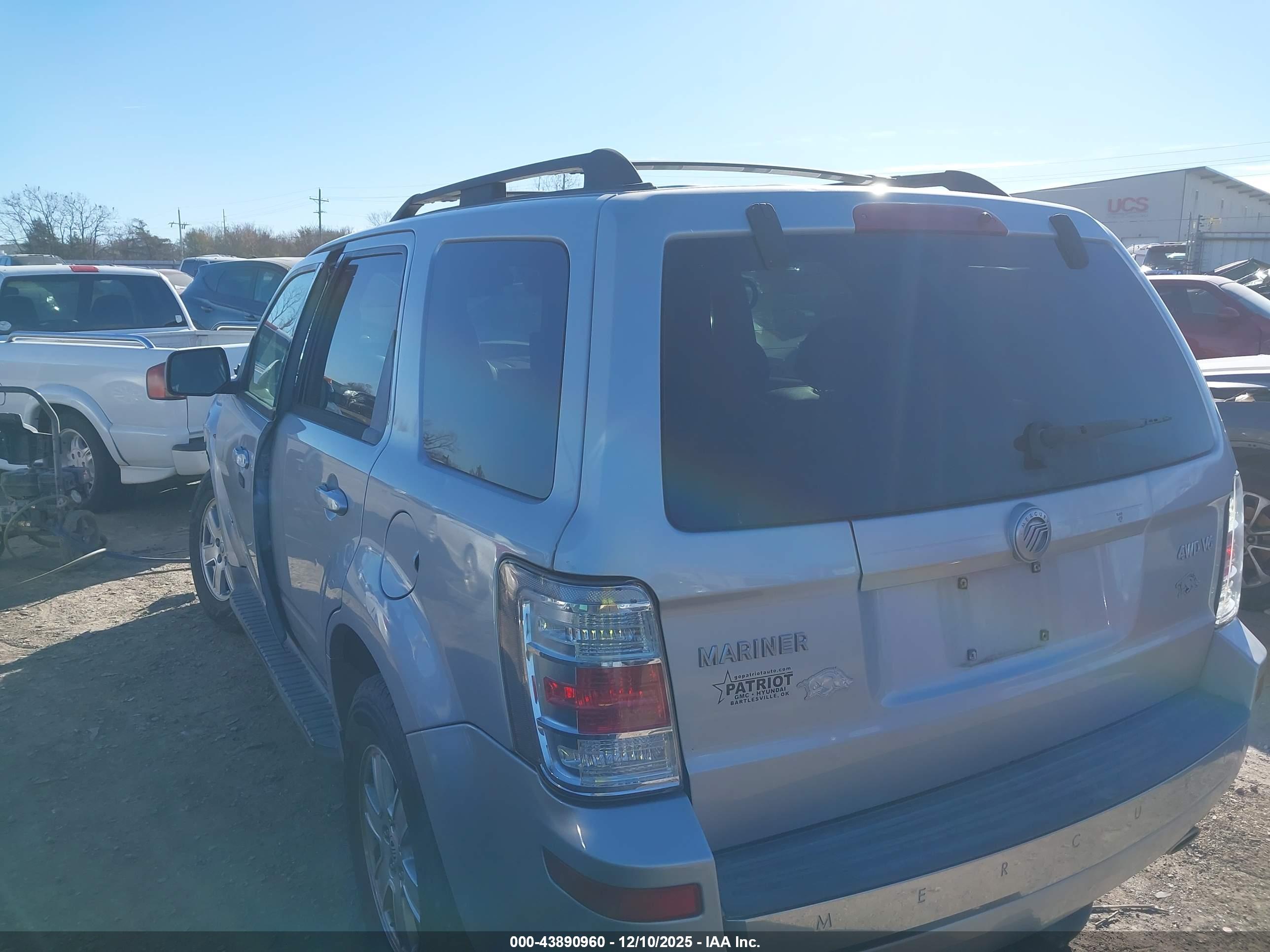 MERCURY MARINER image 3