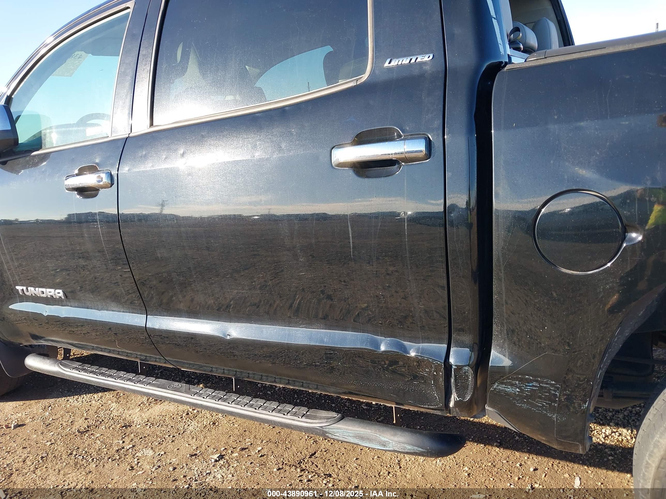 TOYOTA TUNDRA image 6