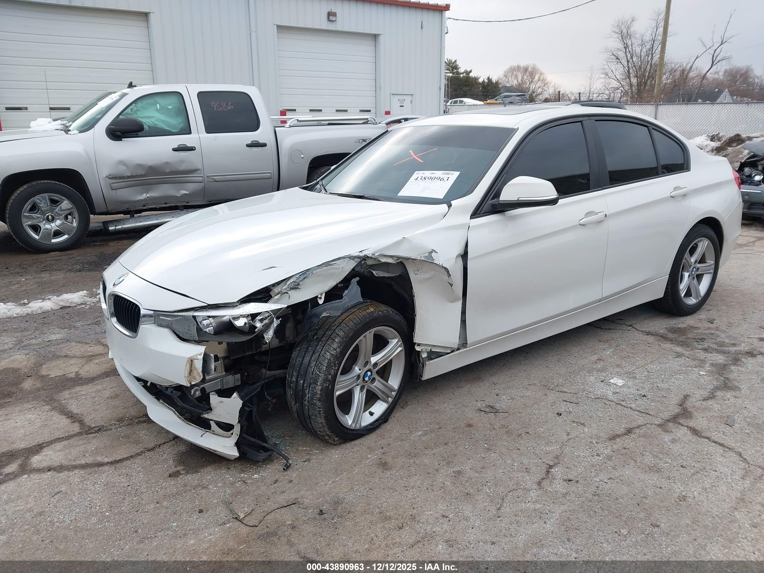 BMW 328I image 2