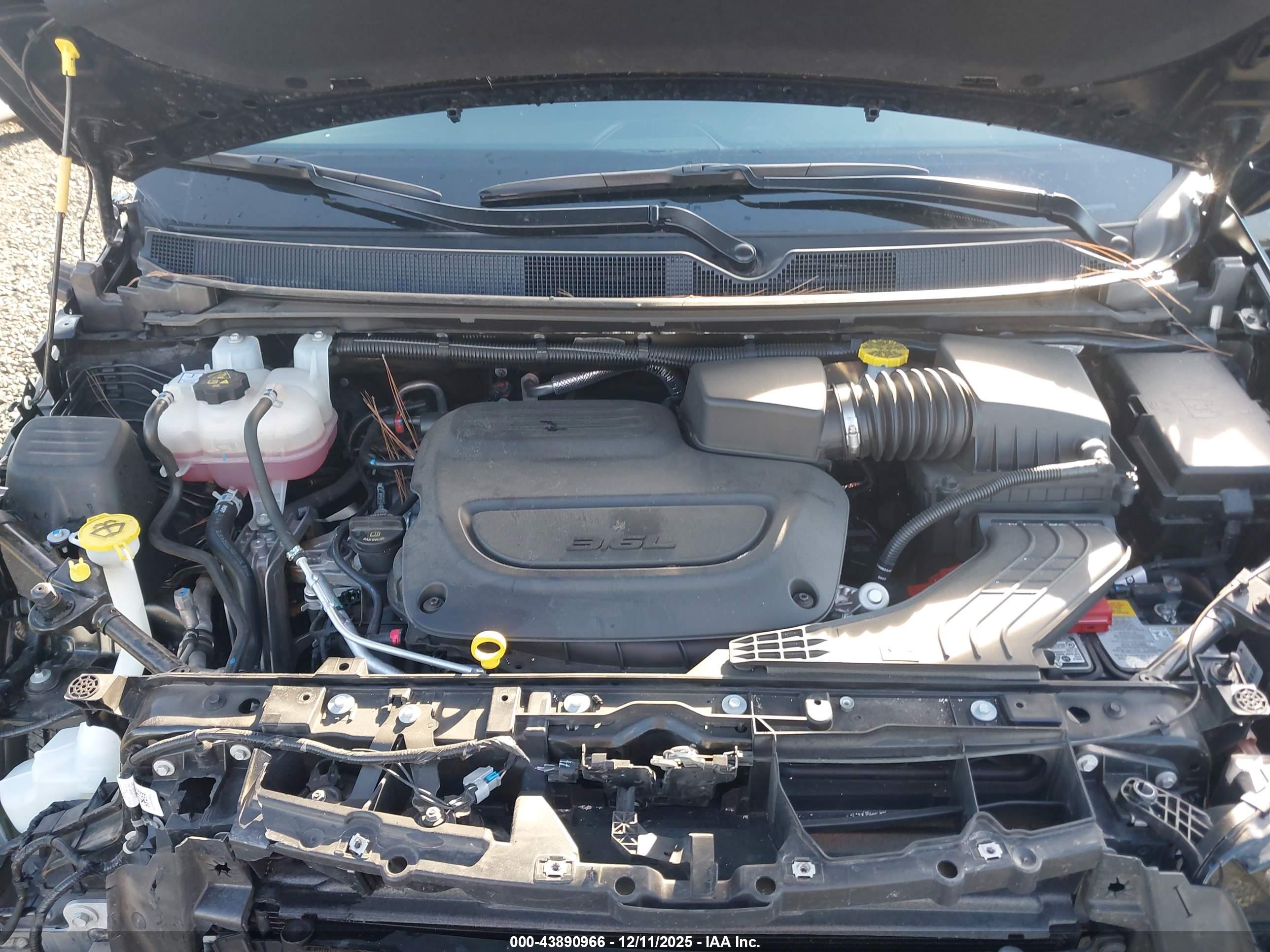 CHRYSLER PACIFICA image 10