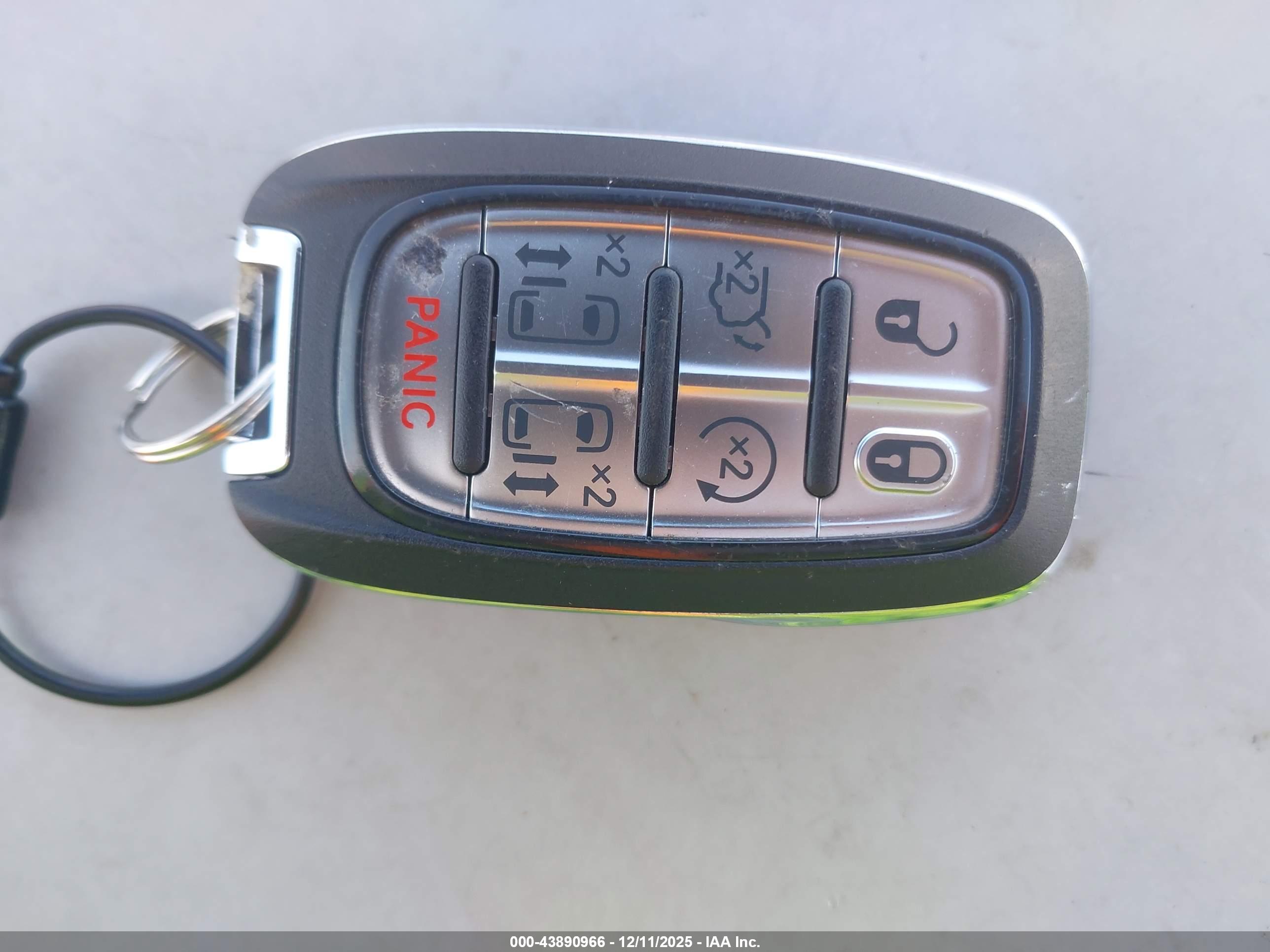 CHRYSLER PACIFICA image 11