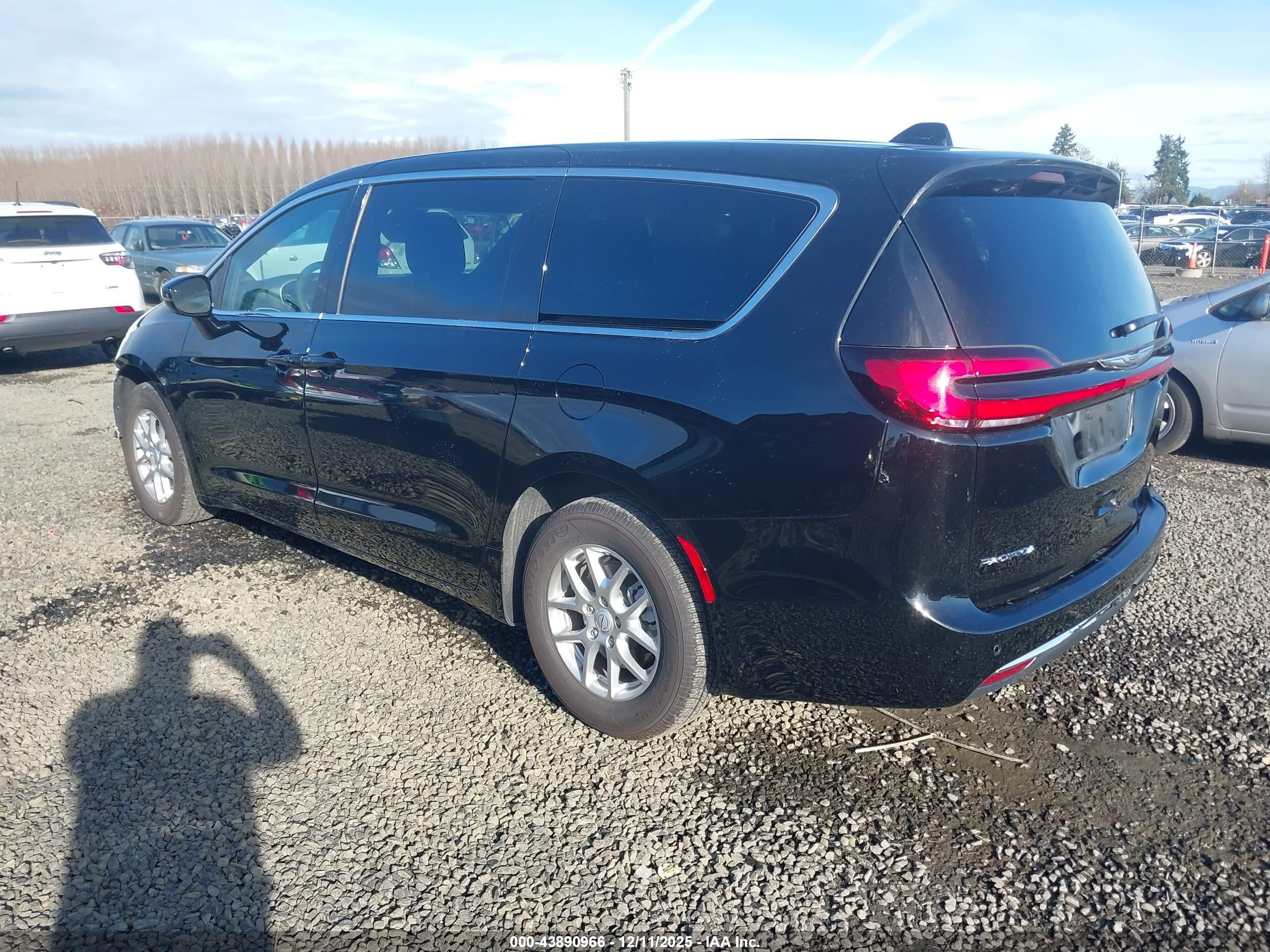 CHRYSLER PACIFICA image 3