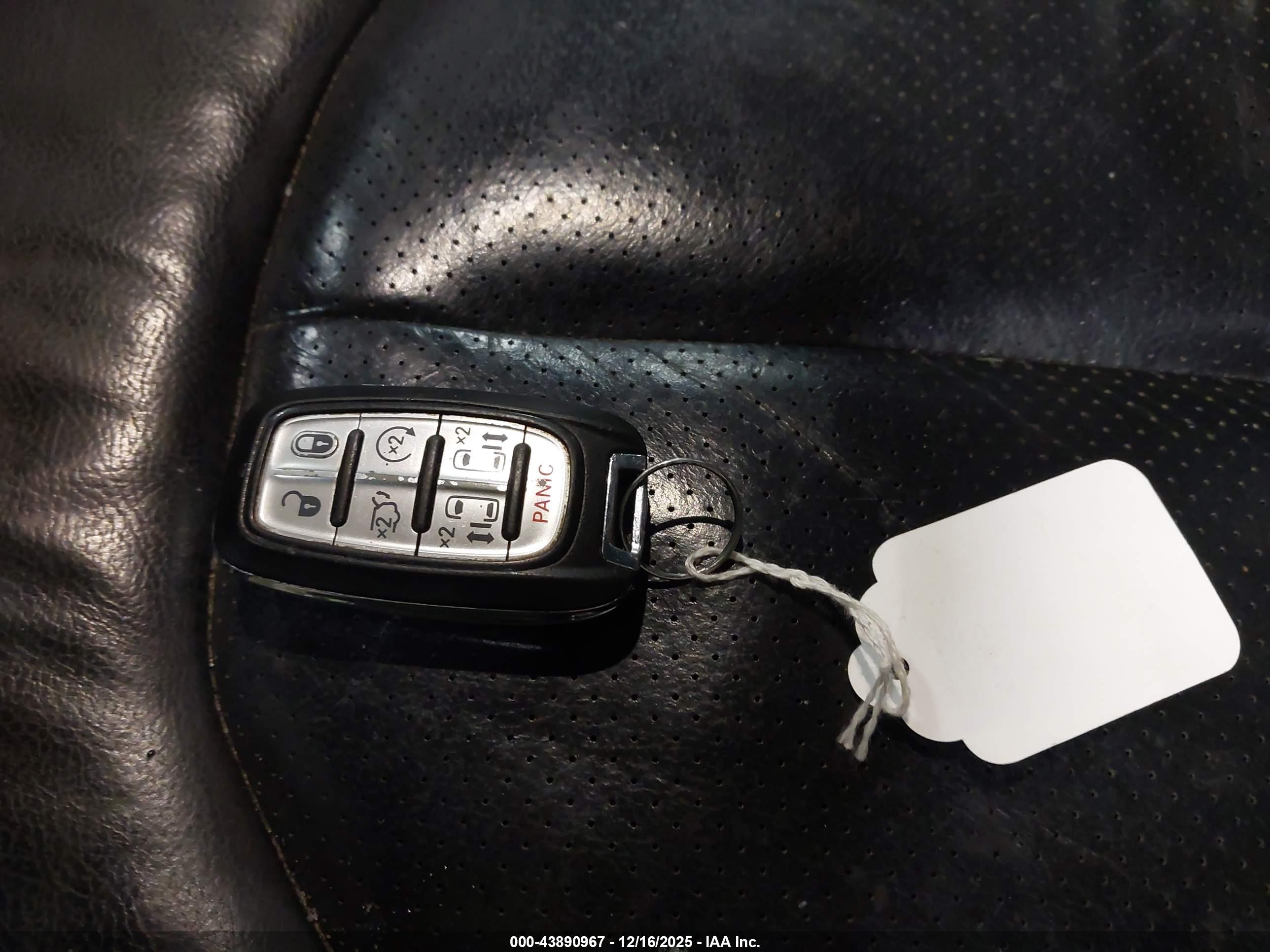 CHRYSLER PACIFICA image 11