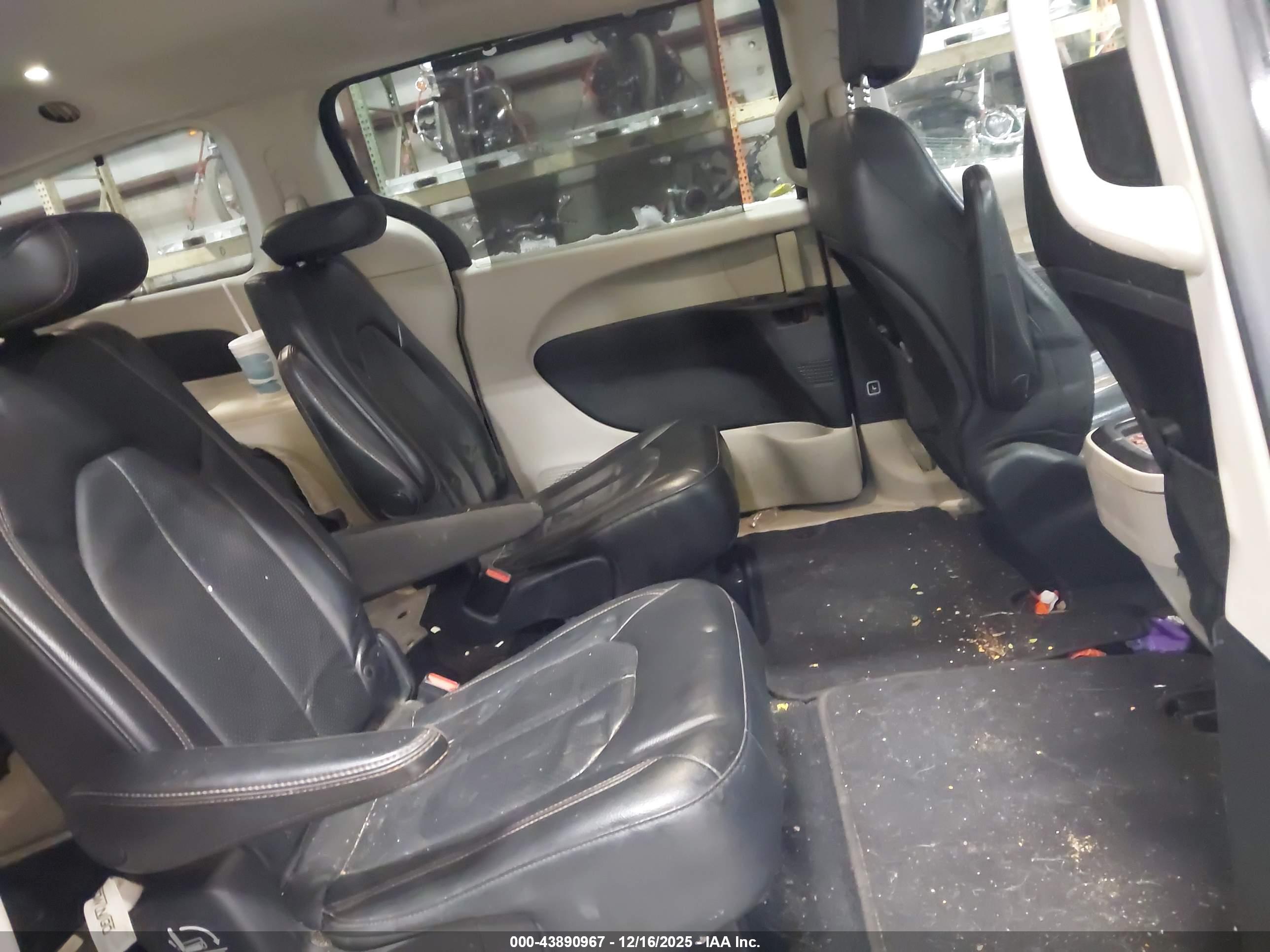 CHRYSLER PACIFICA image 8