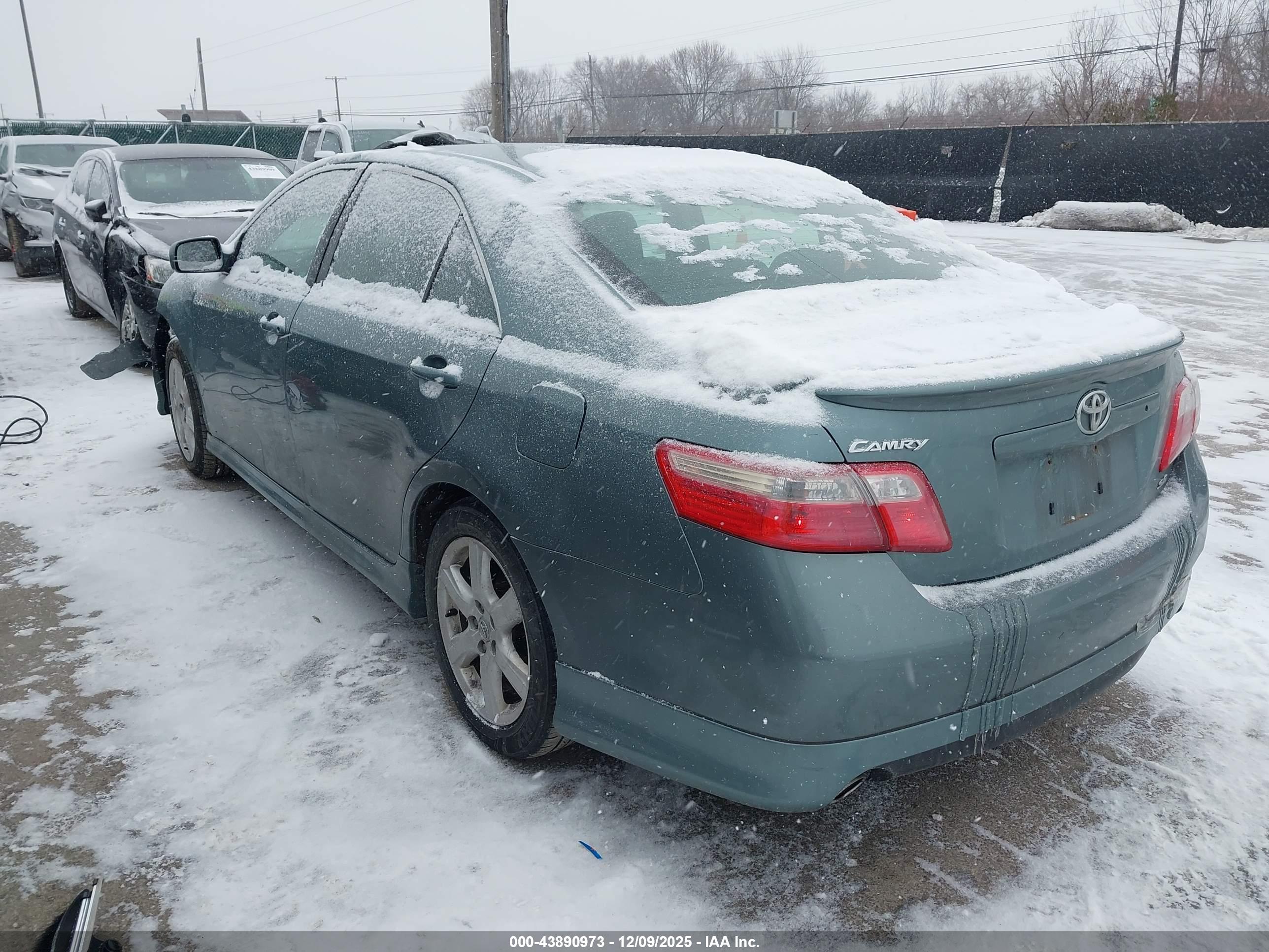 TOYOTA CAMRY image 3
