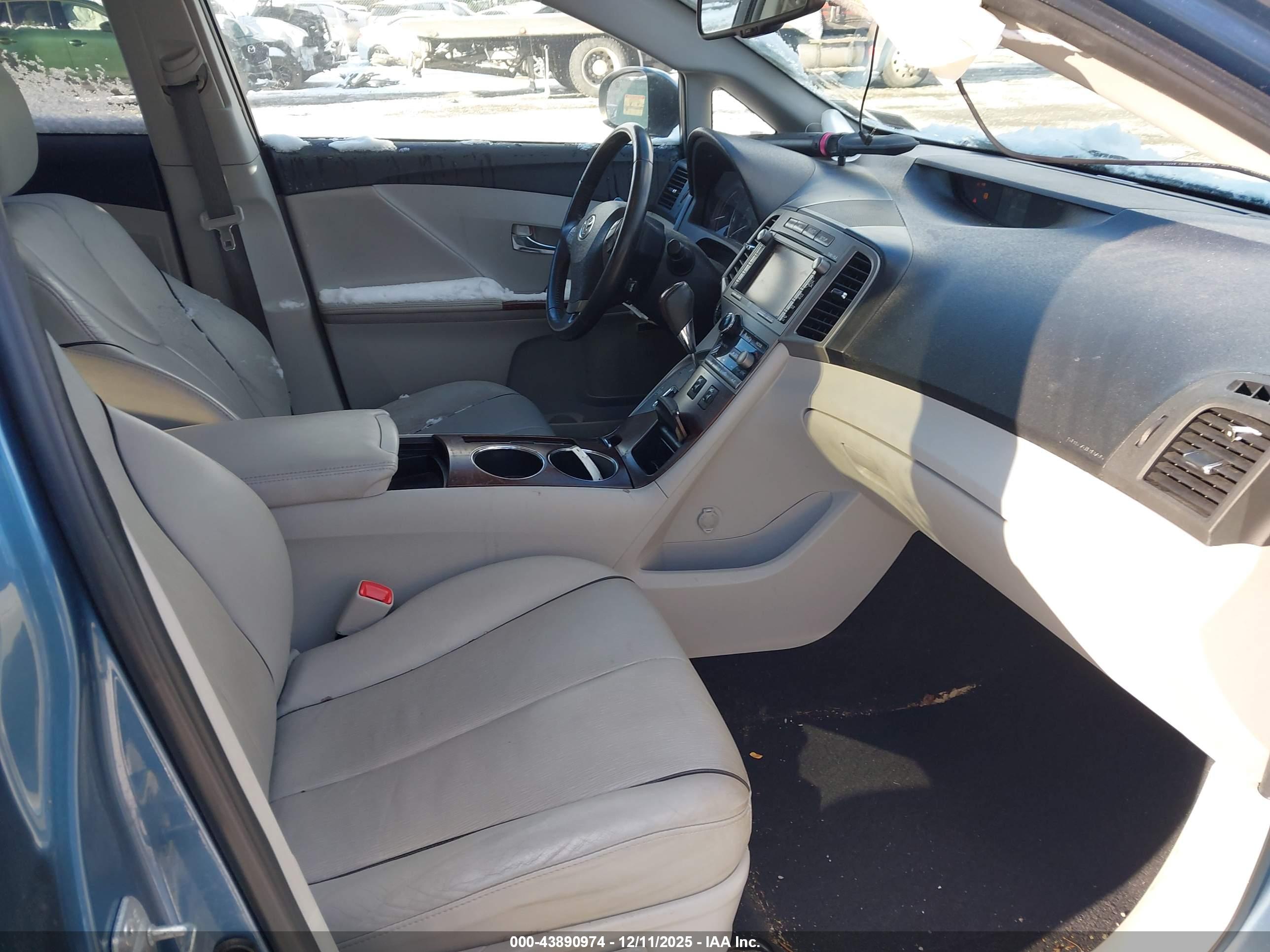 TOYOTA VENZA image 5