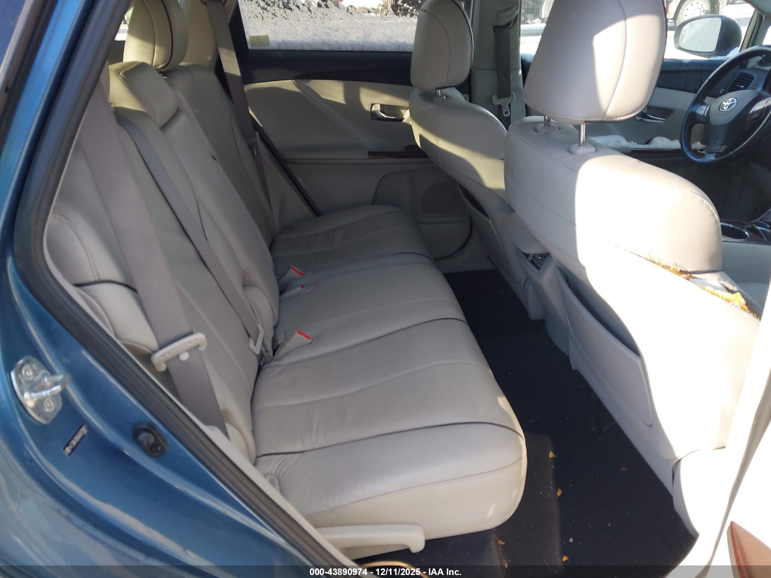 TOYOTA VENZA image 8
