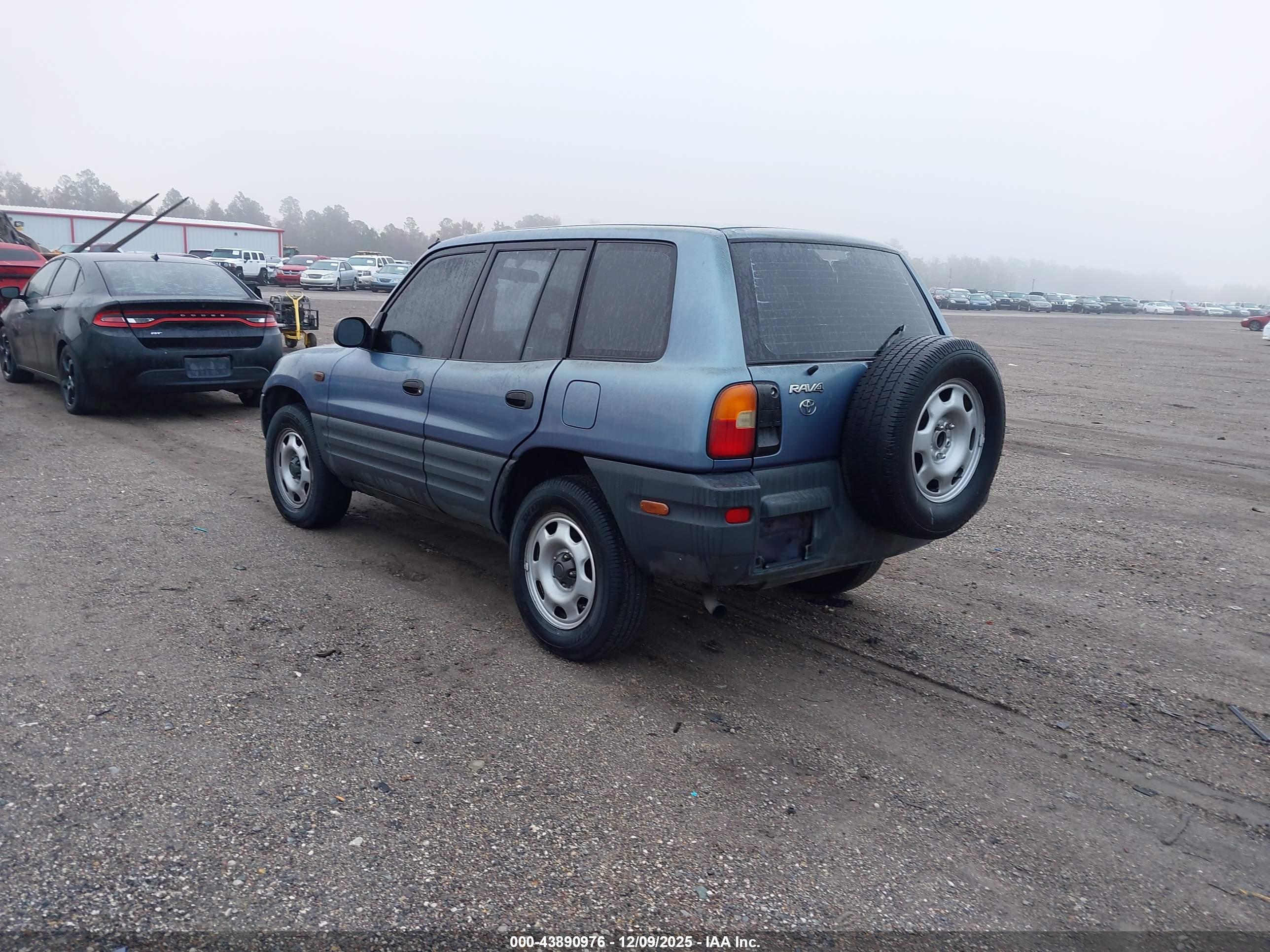 TOYOTA RAV4 image 3