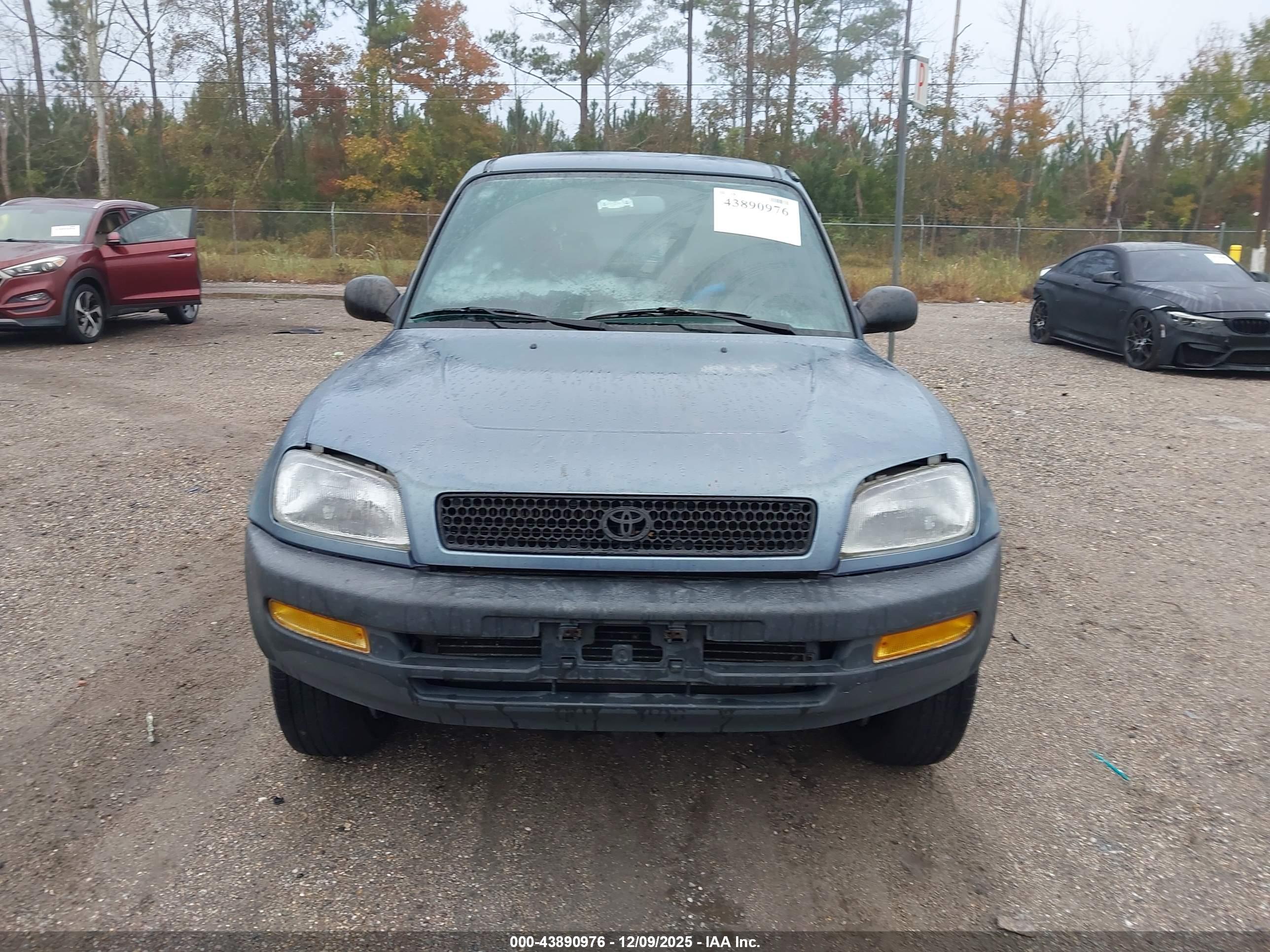 TOYOTA RAV4 image 6