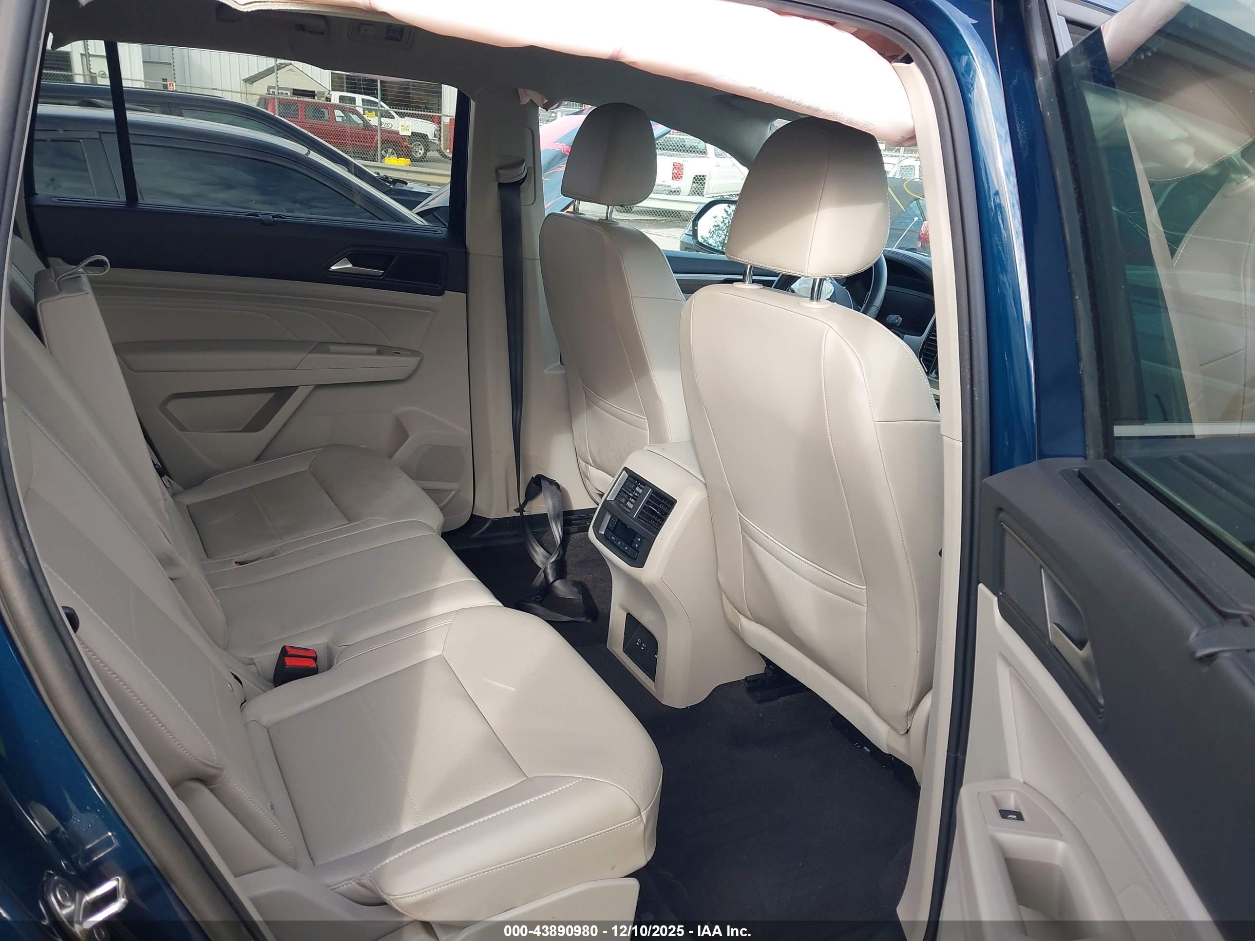 VOLKSWAGEN ATLAS image 8