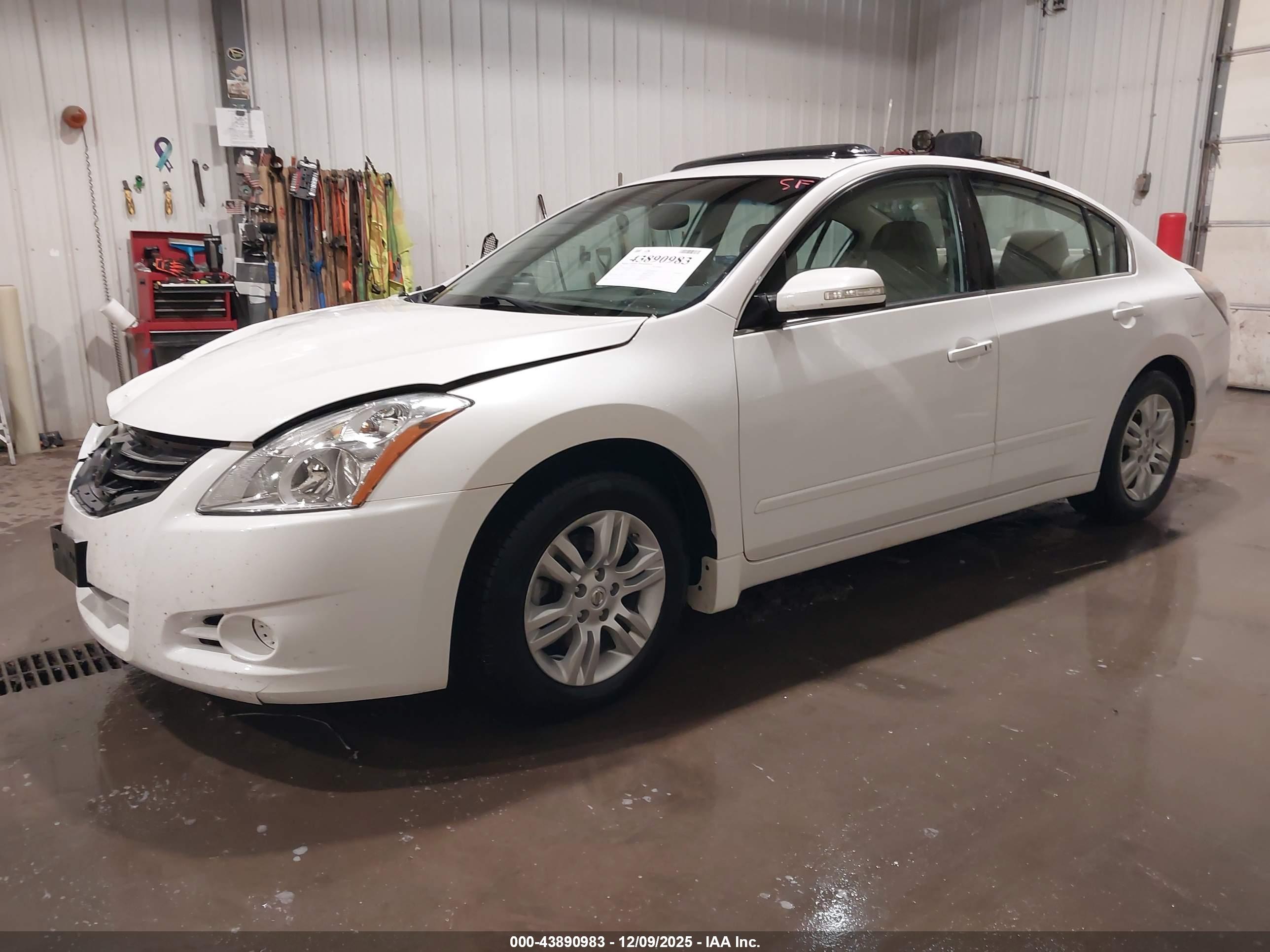 NISSAN ALTIMA image 2