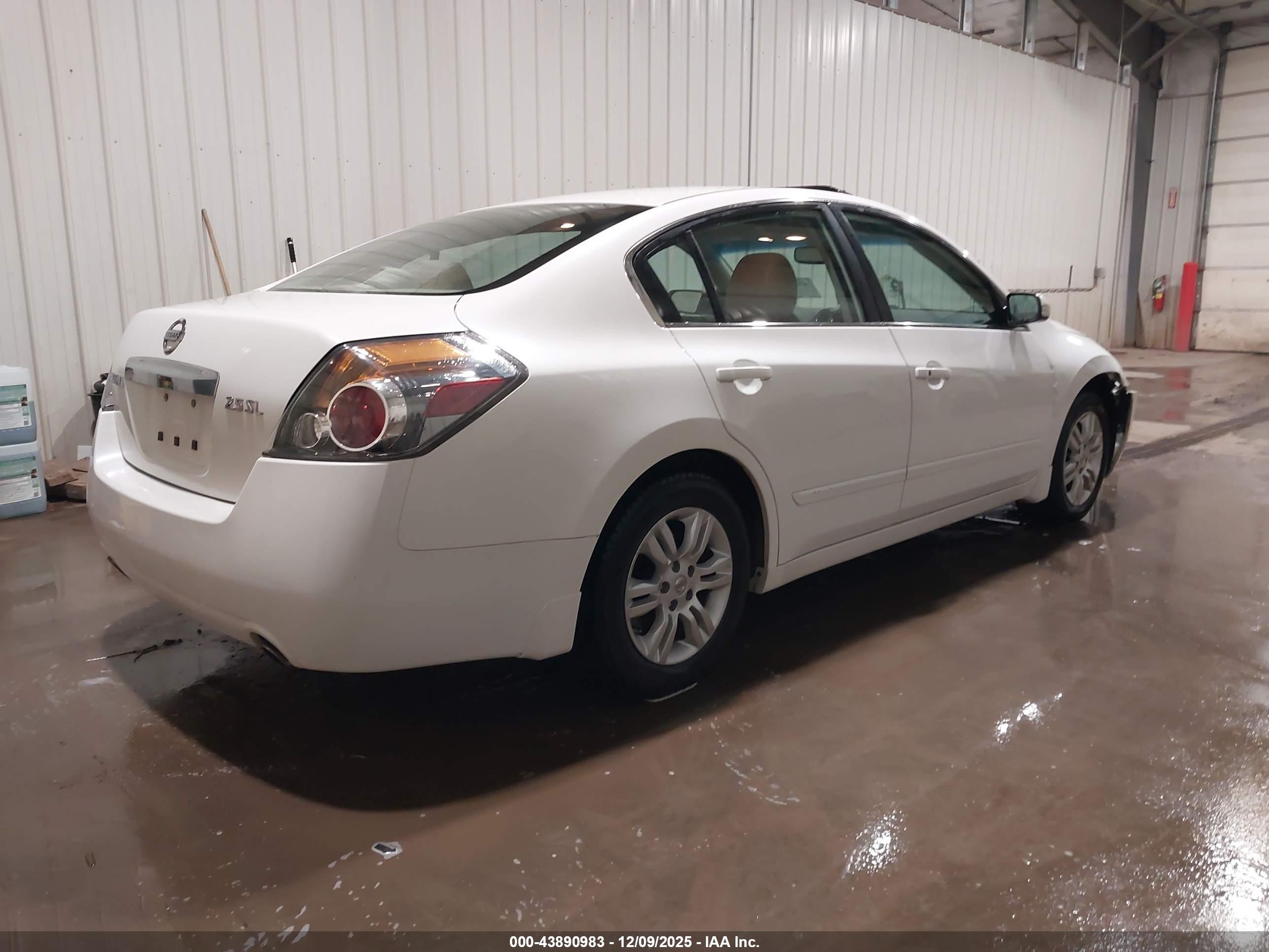 NISSAN ALTIMA image 4