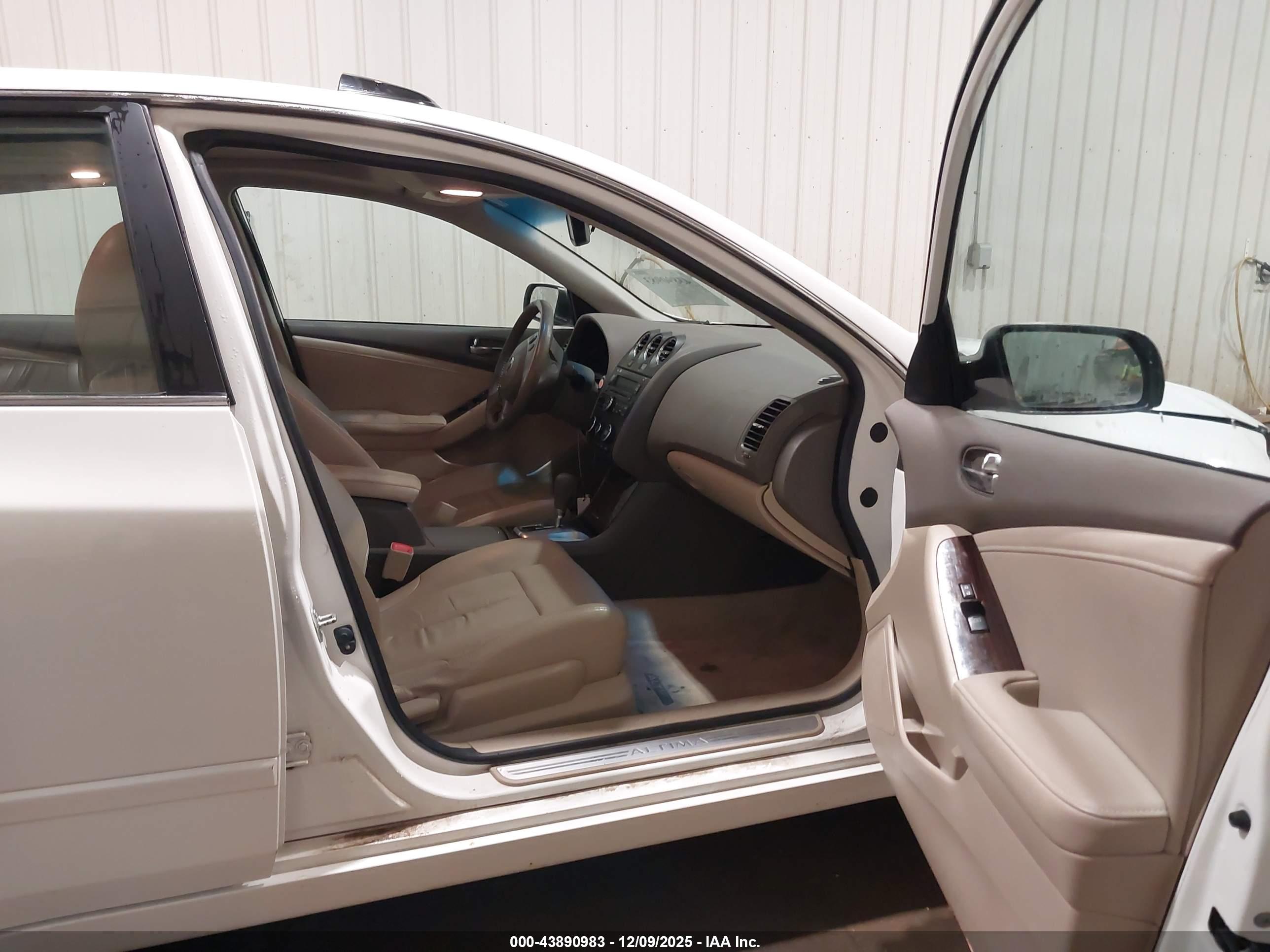 NISSAN ALTIMA image 5