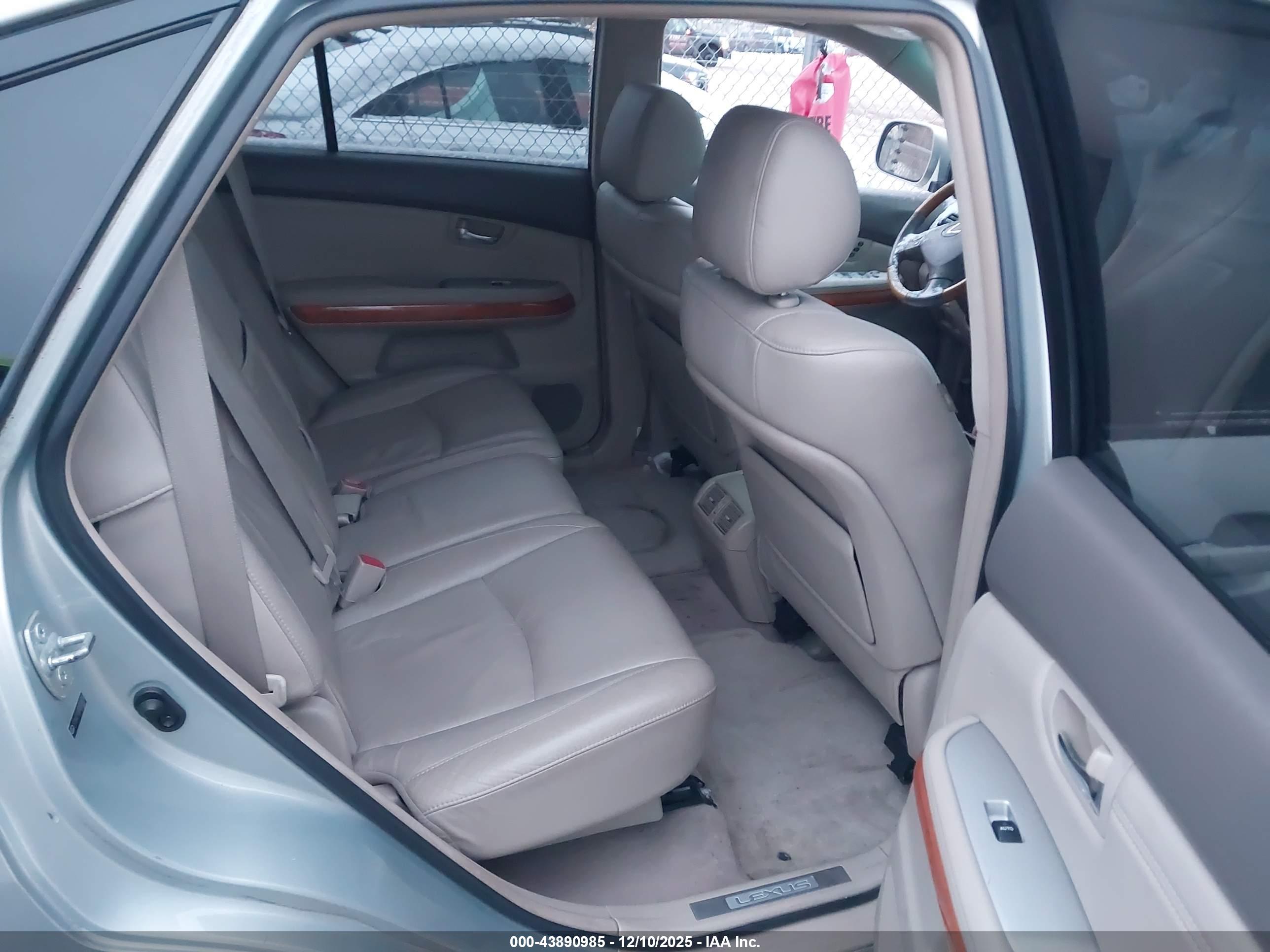 LEXUS RX image 8