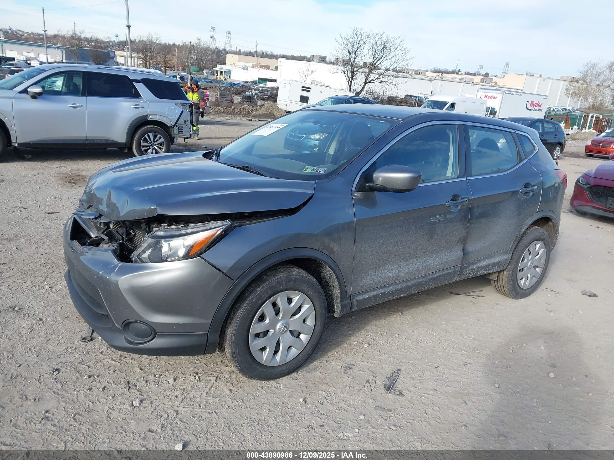 NISSAN ROGUE image 2