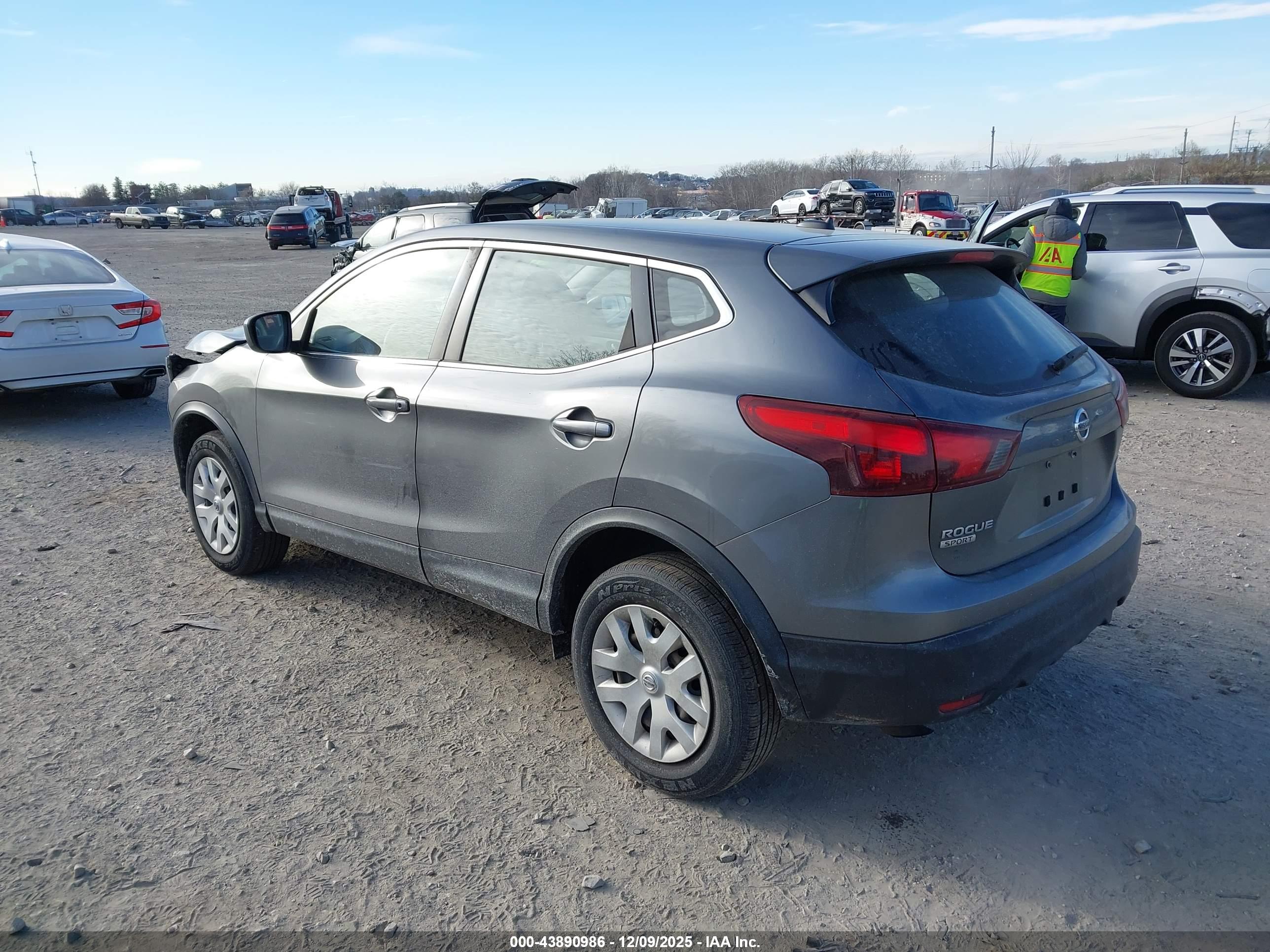 NISSAN ROGUE image 3