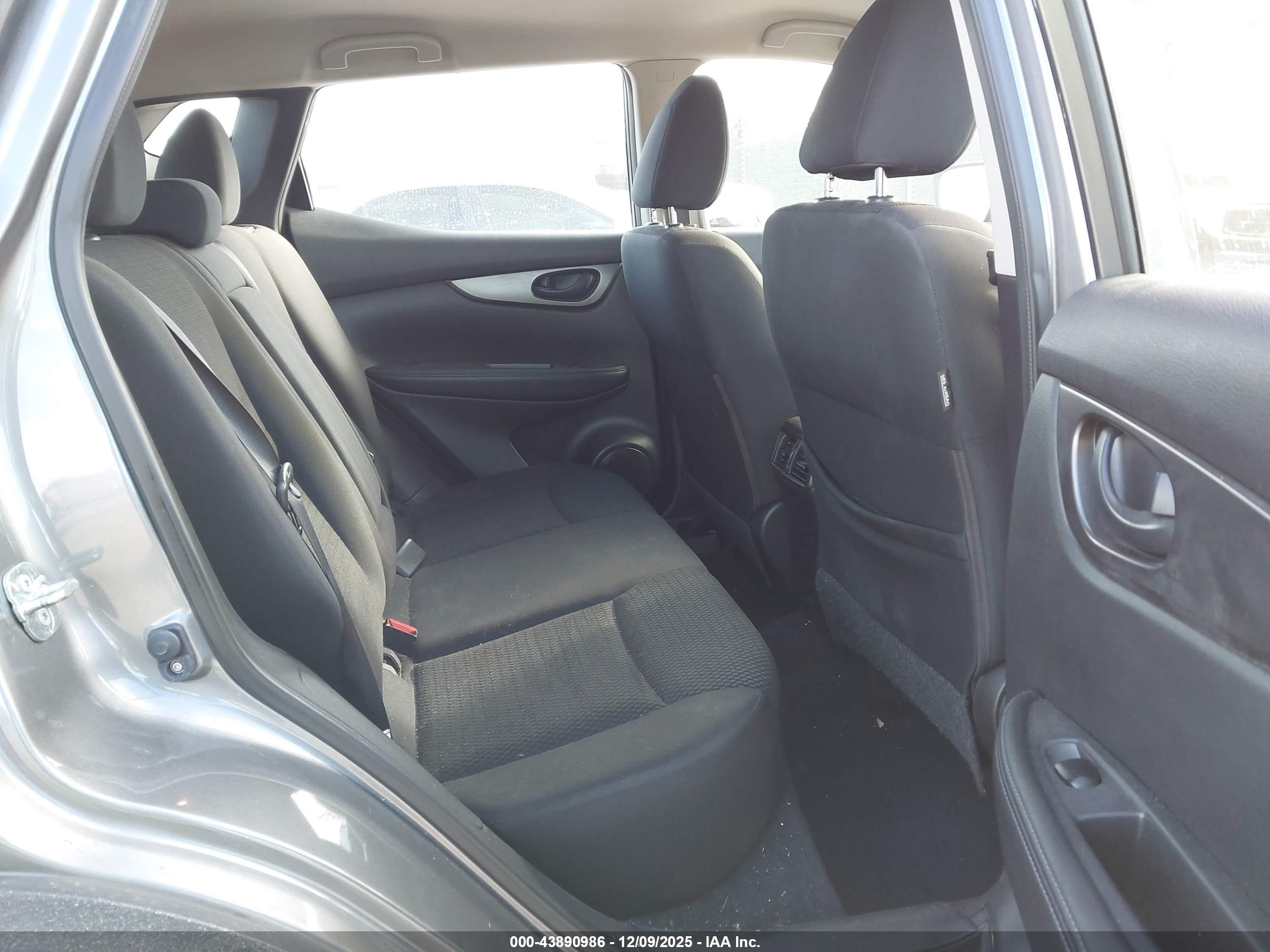 NISSAN ROGUE image 8