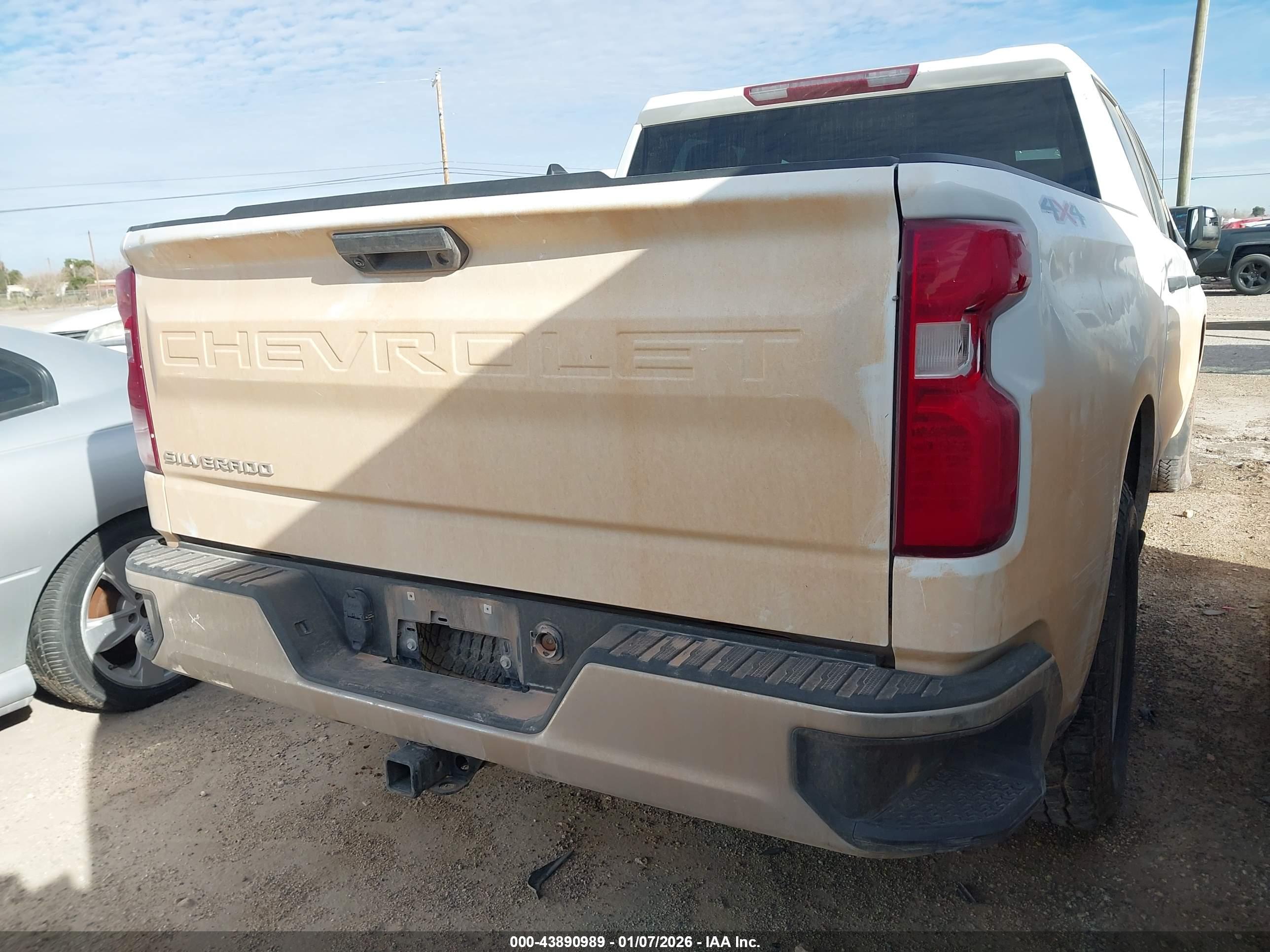CHEVROLET SILVERADO image 4