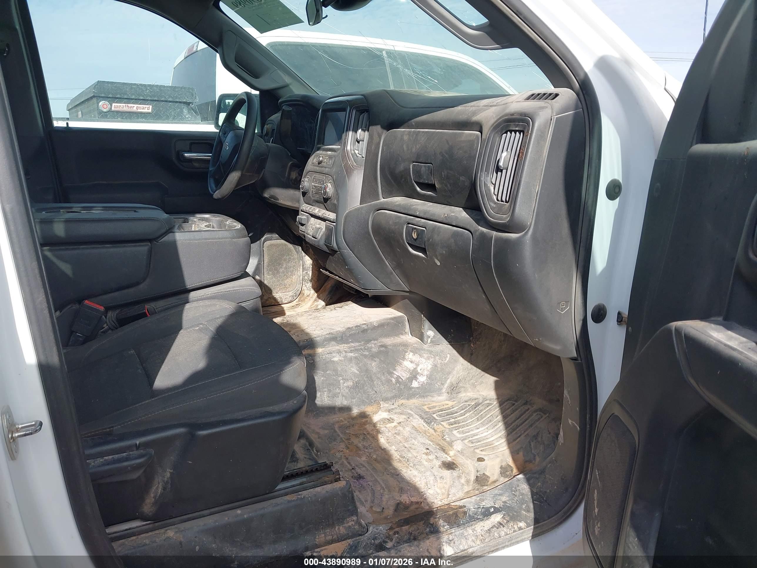 CHEVROLET SILVERADO image 5