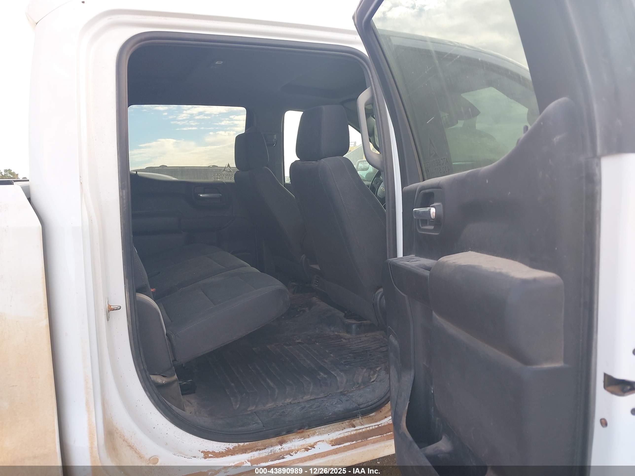 CHEVROLET SILVERADO image 8