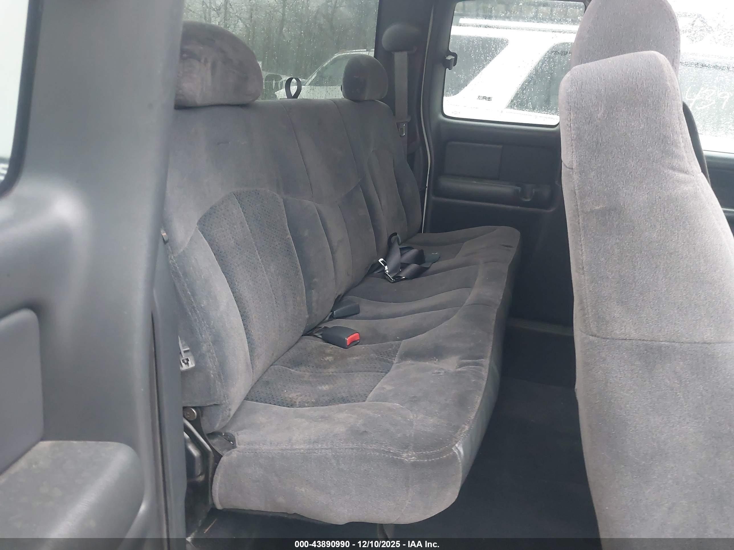 CHEVROLET SILVERADO image 8