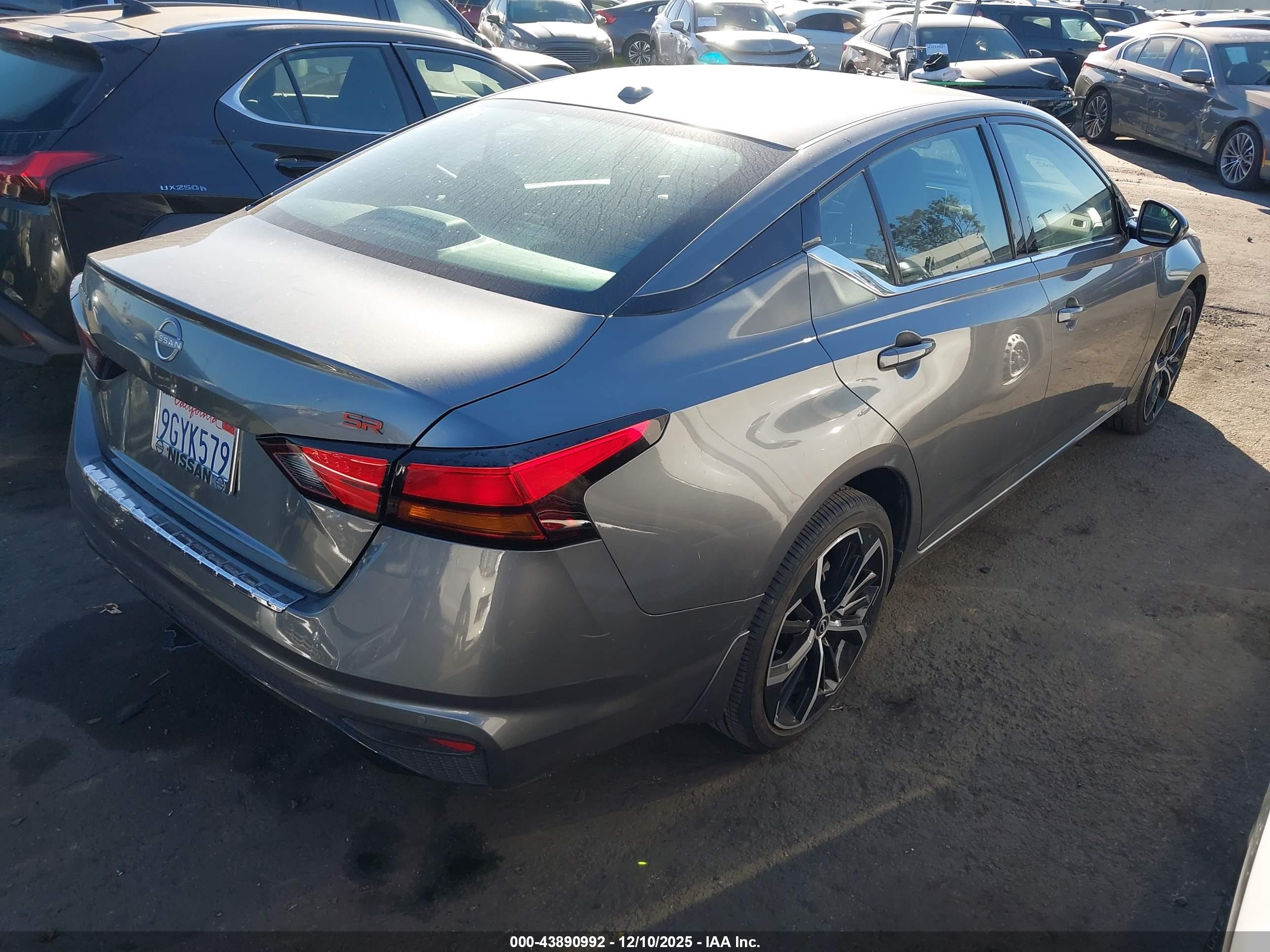 NISSAN ALTIMA image 4