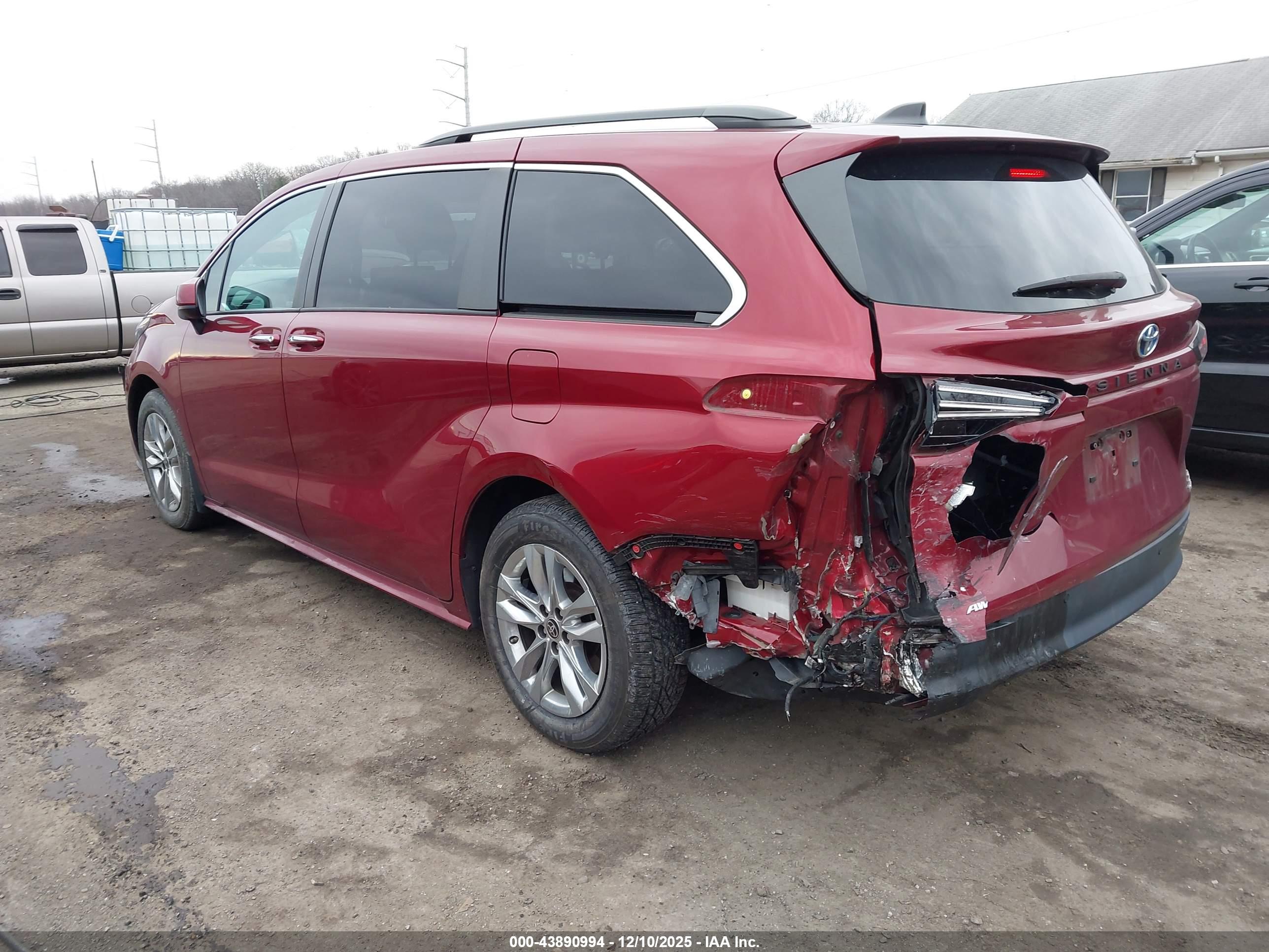 TOYOTA SIENNA image 3