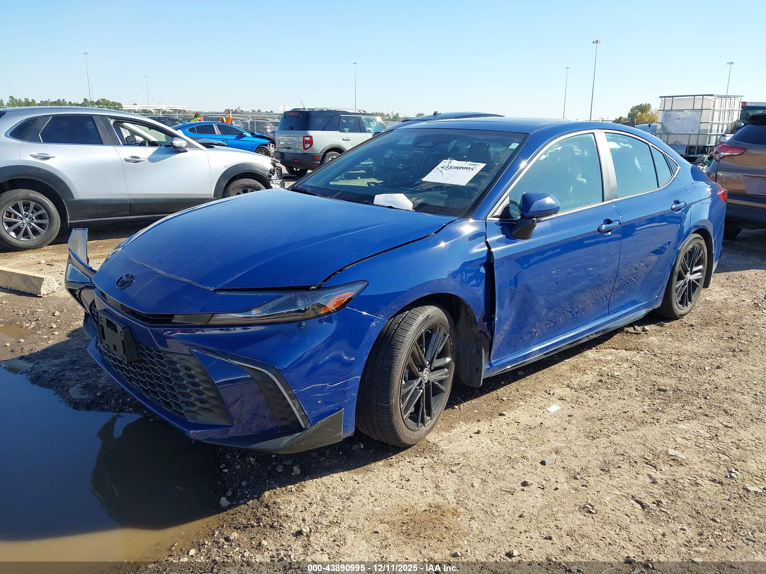 TOYOTA CAMRY image 2