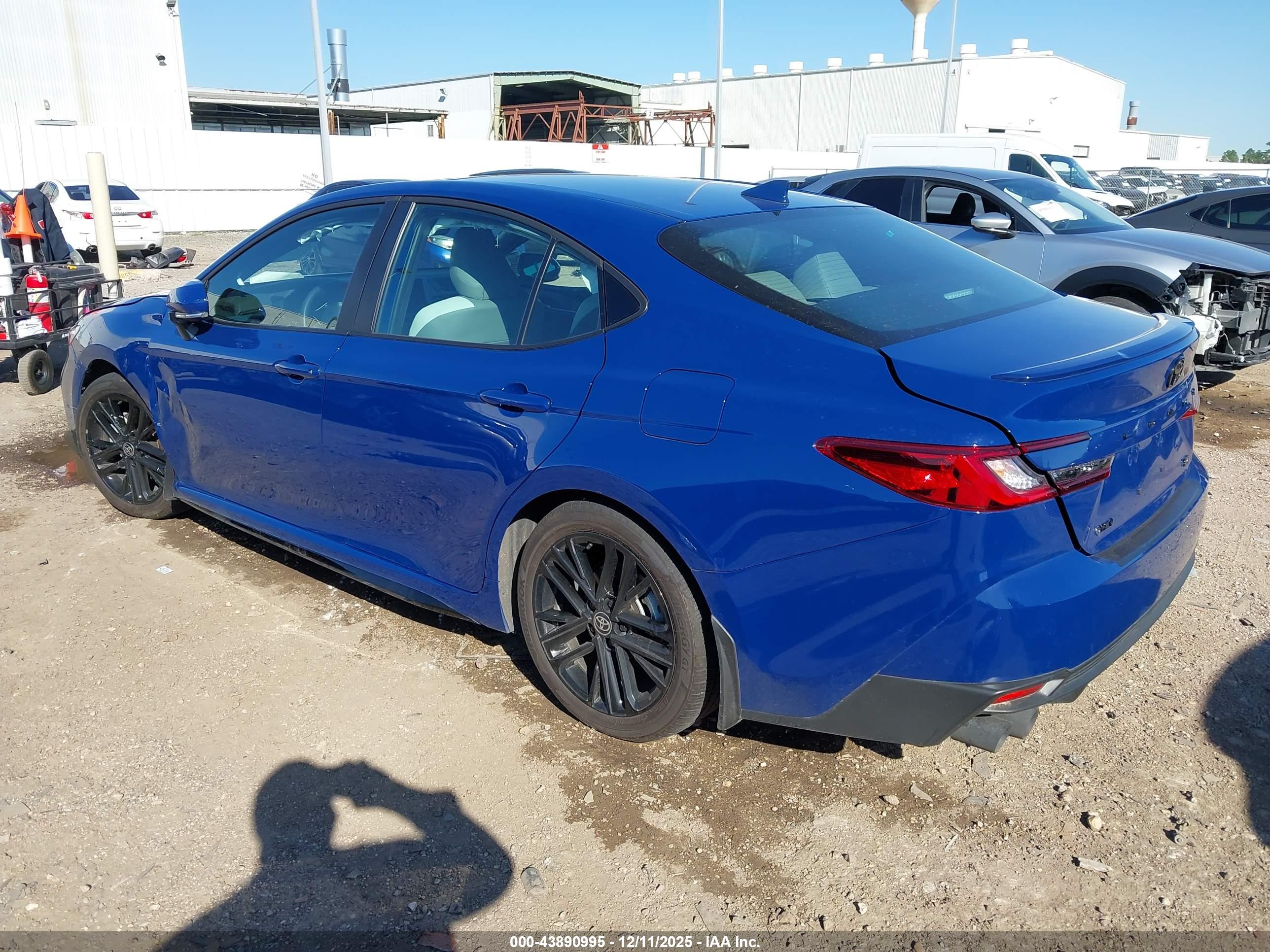 TOYOTA CAMRY image 3