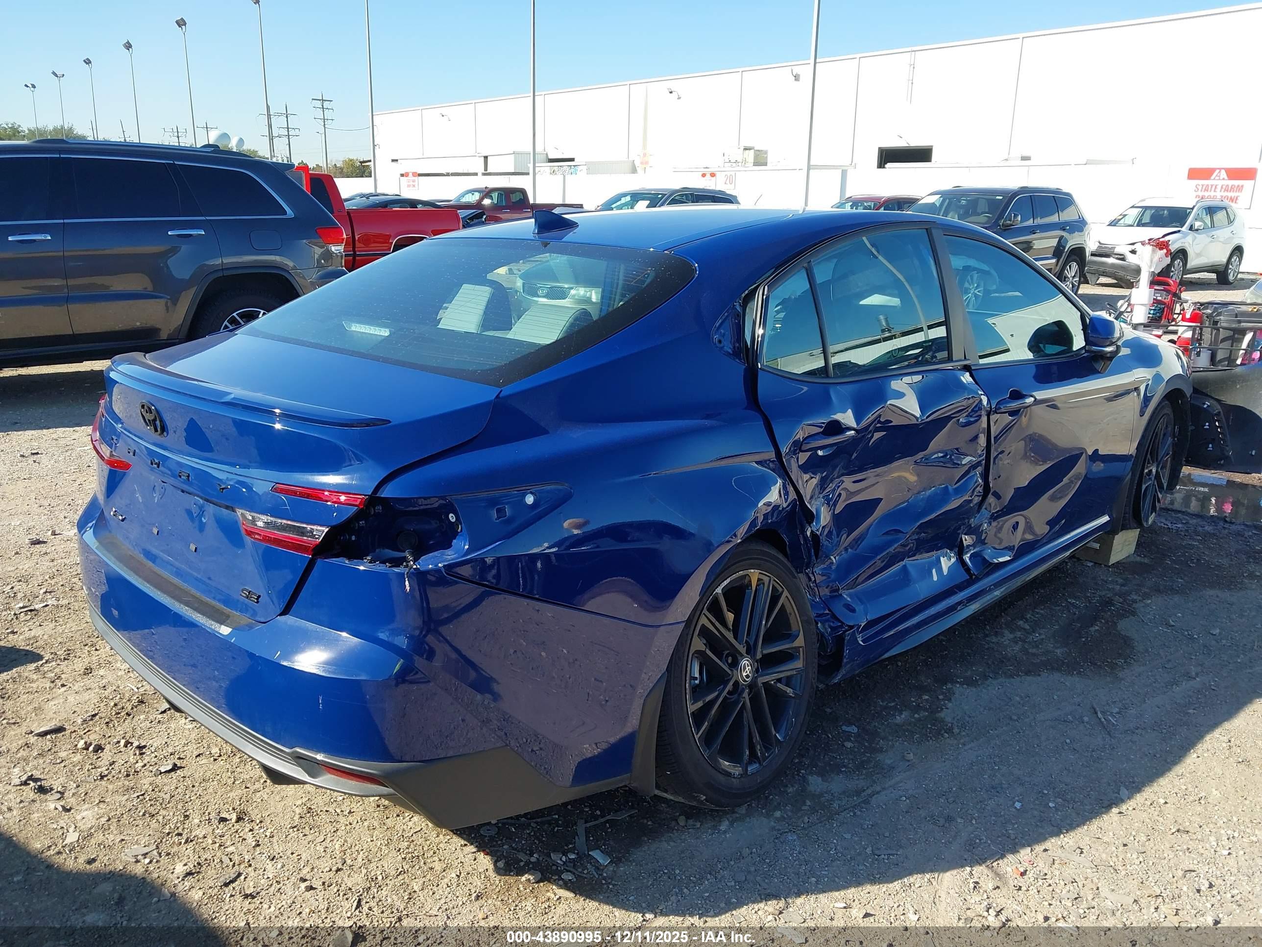 TOYOTA CAMRY image 4